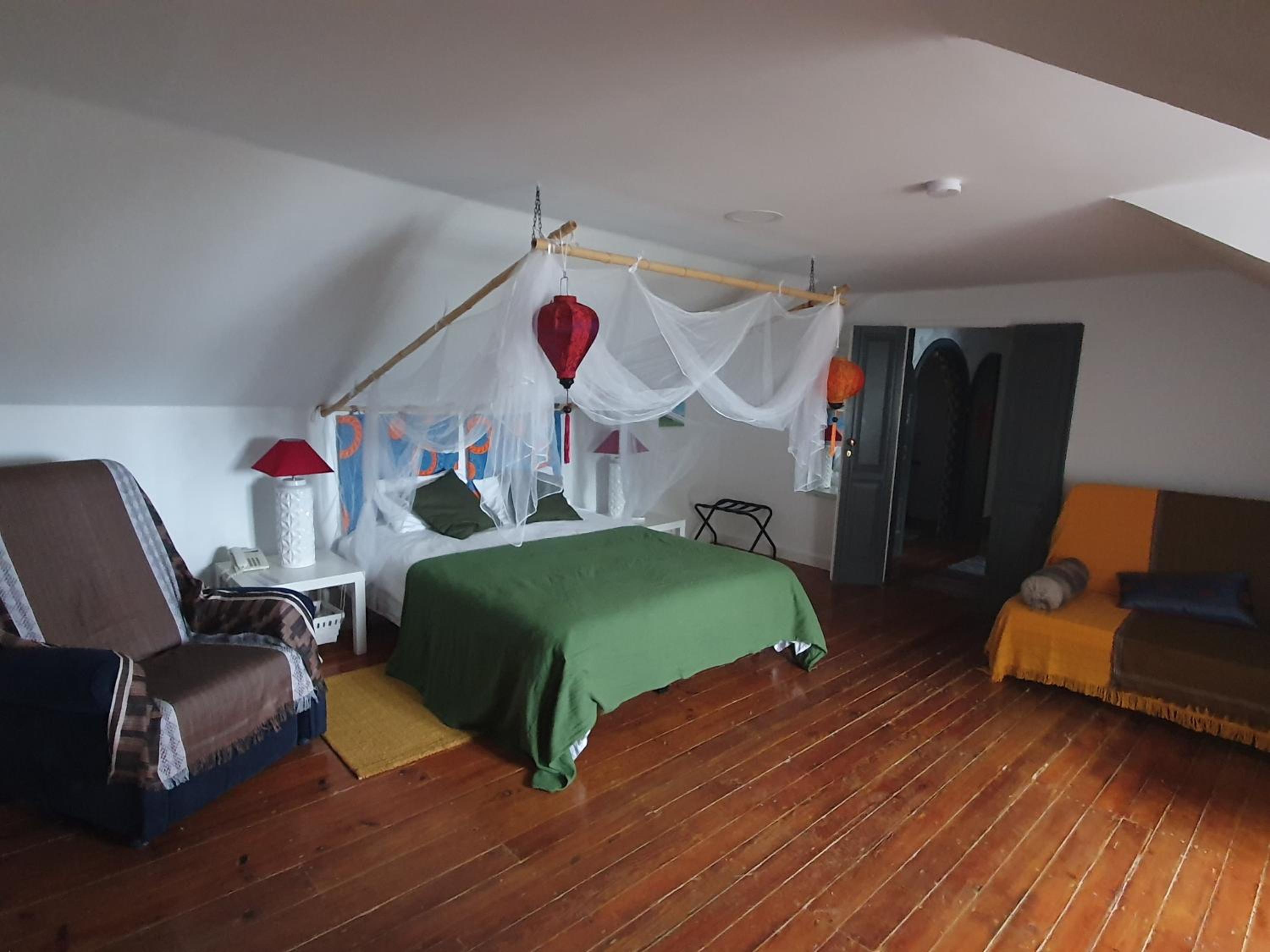 Deluxe Double Room (2 Adults + 1 Child) - Photo 5