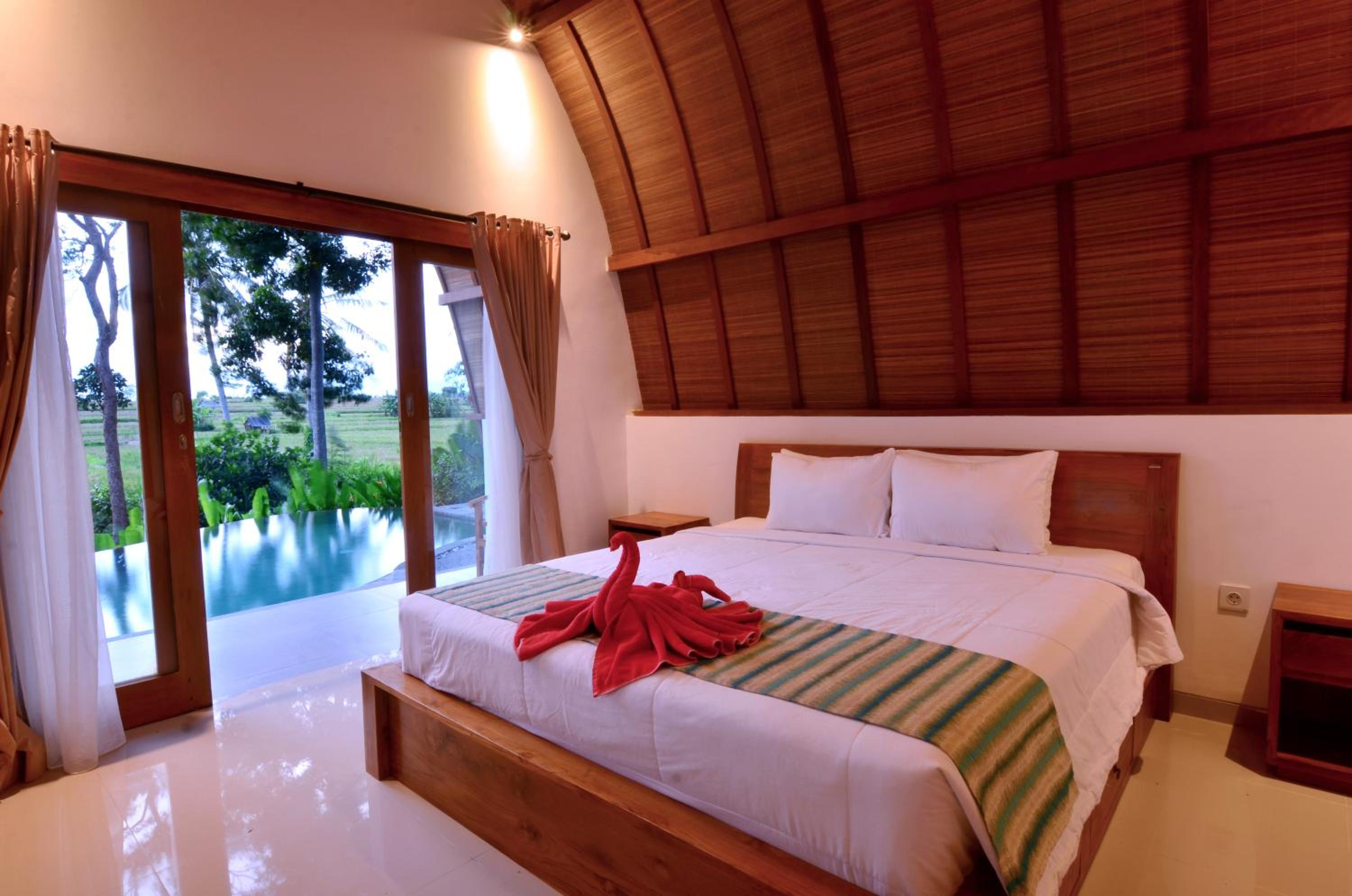 King Room with Pool View - Photo 20