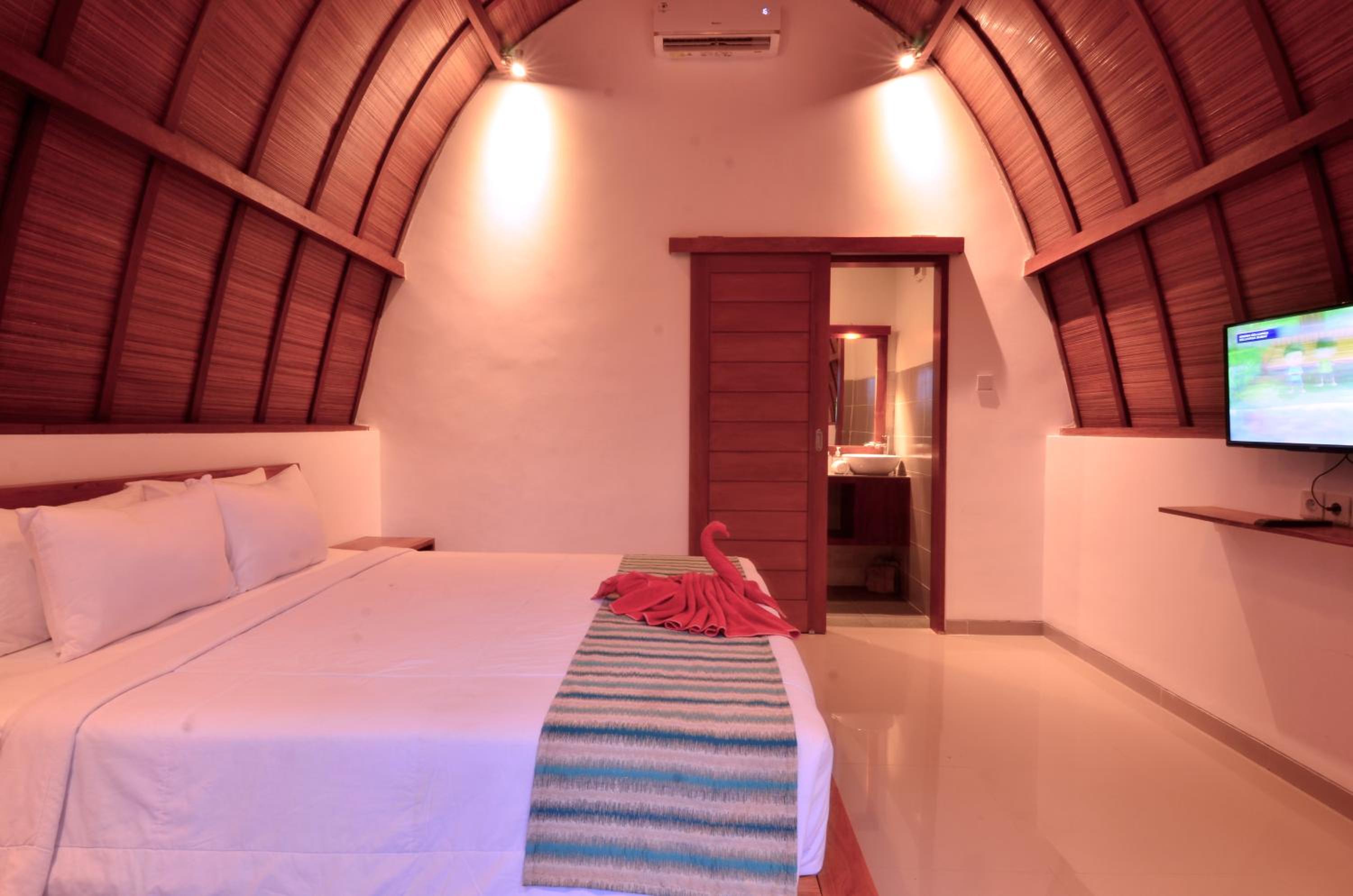 King Room with Pool View - Photo 1
