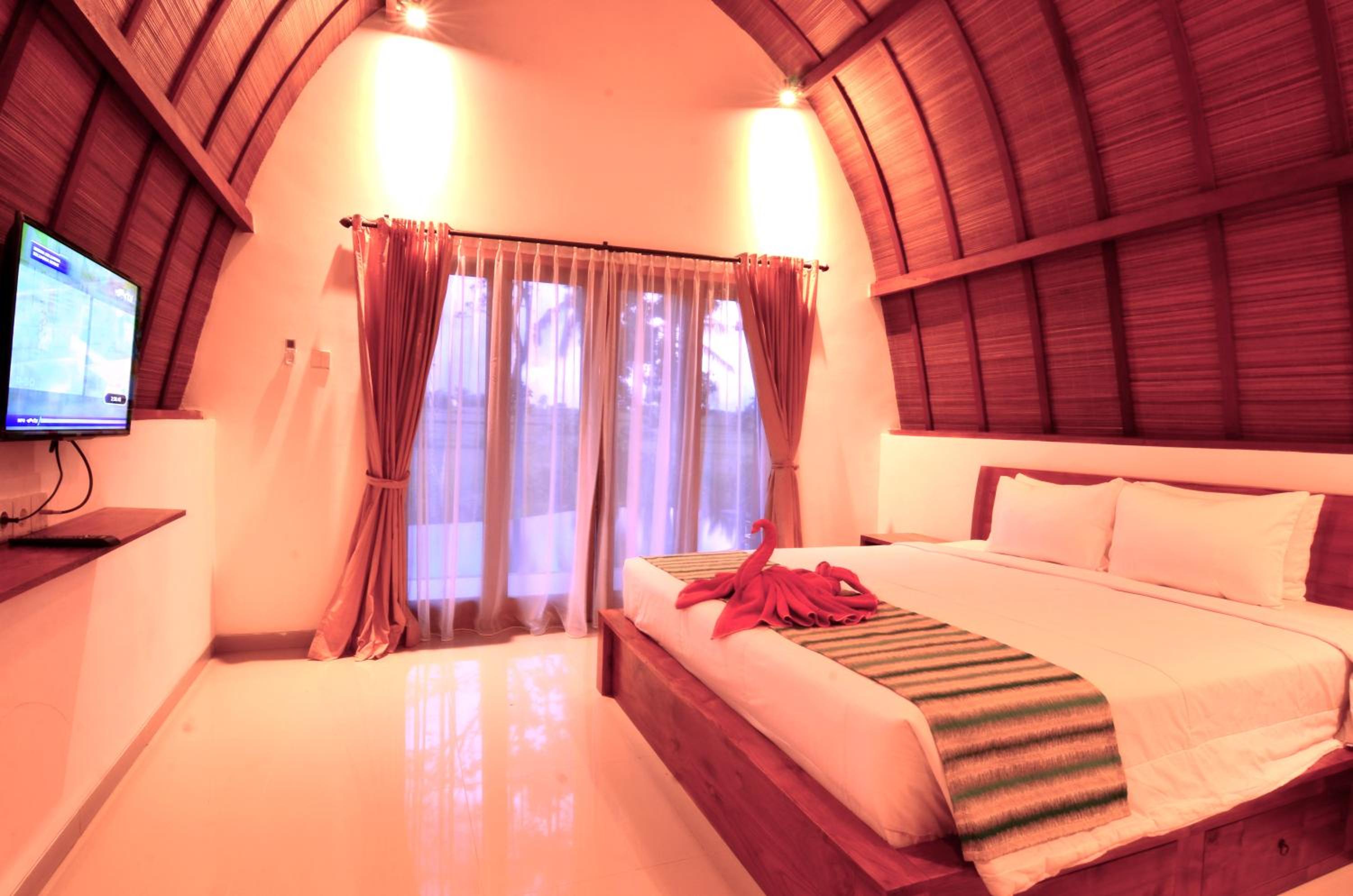 King Room with Pool View - Photo 19