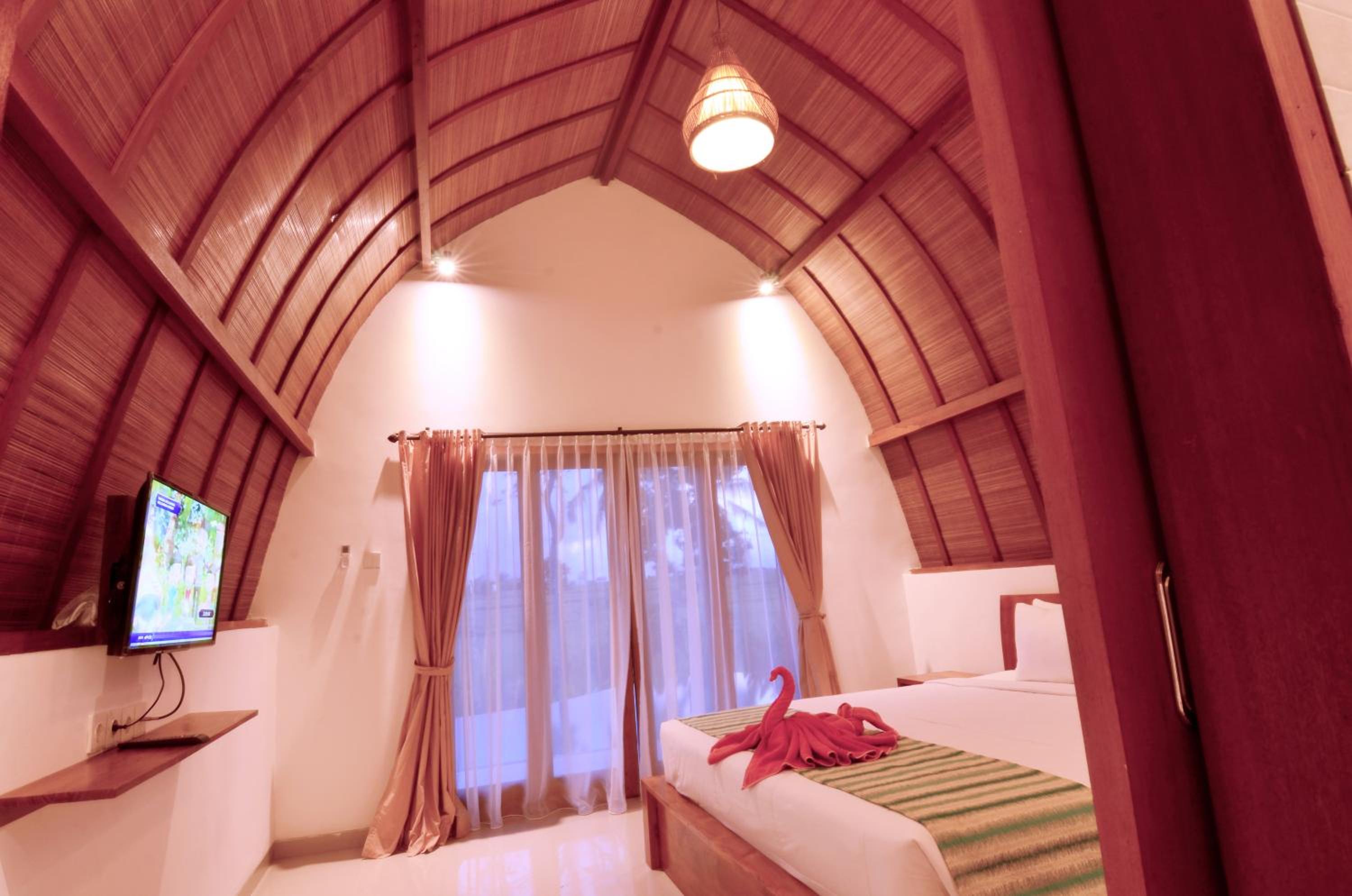 King Room with Pool View - Photo 21