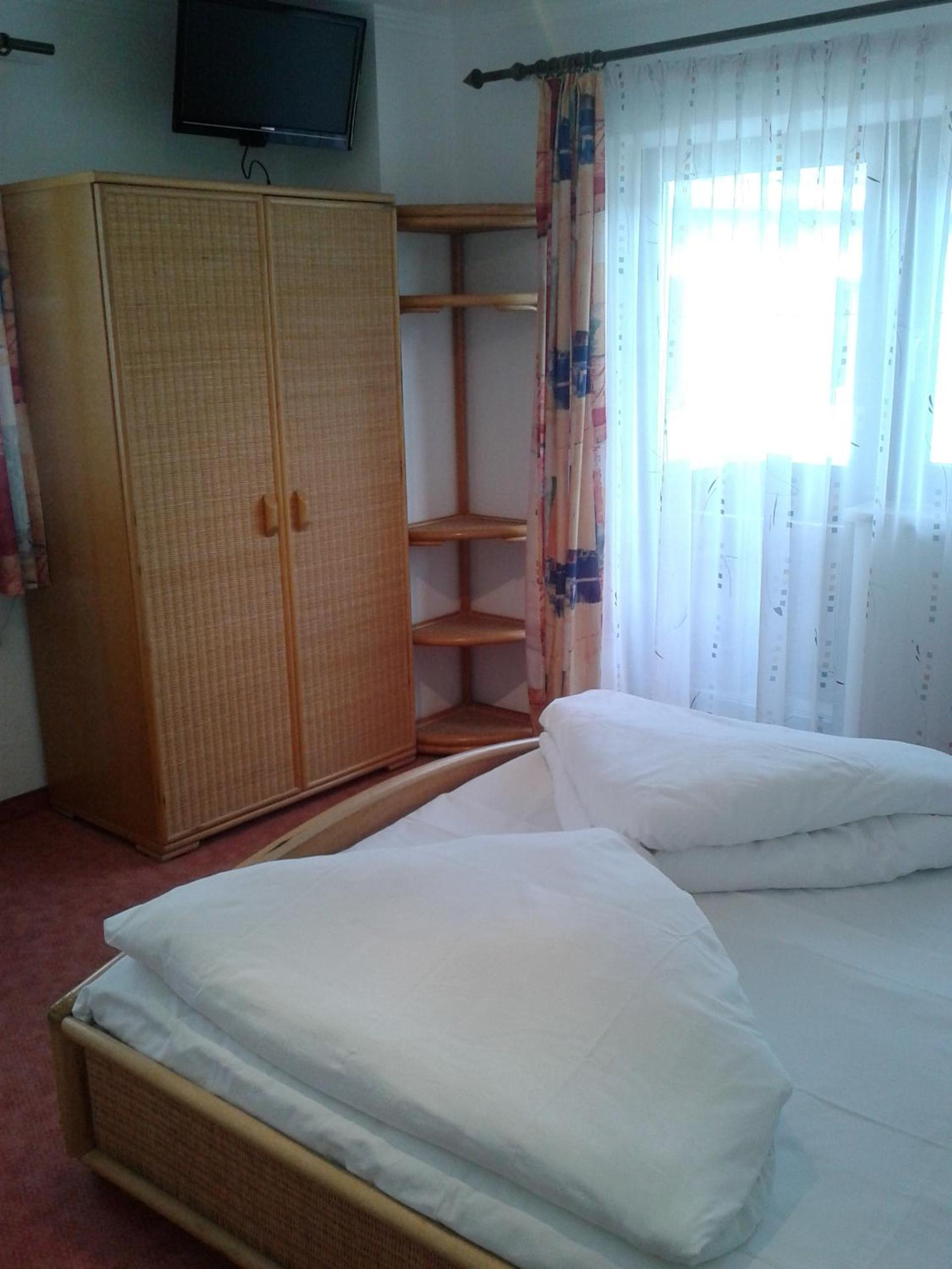 Double Room with Balcony - Photo 4
