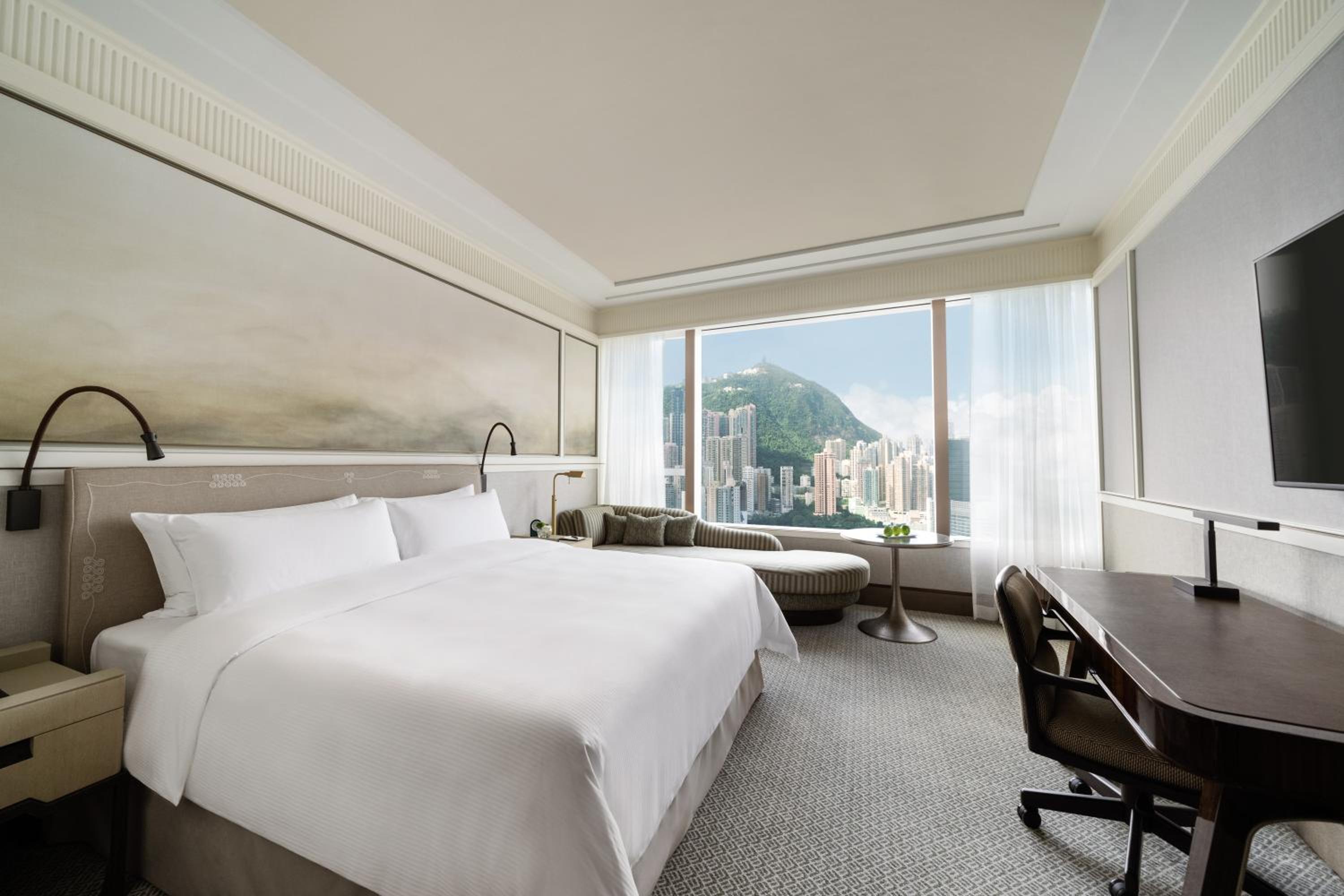Island Shangri-La Grand Premier Peak View King Room
