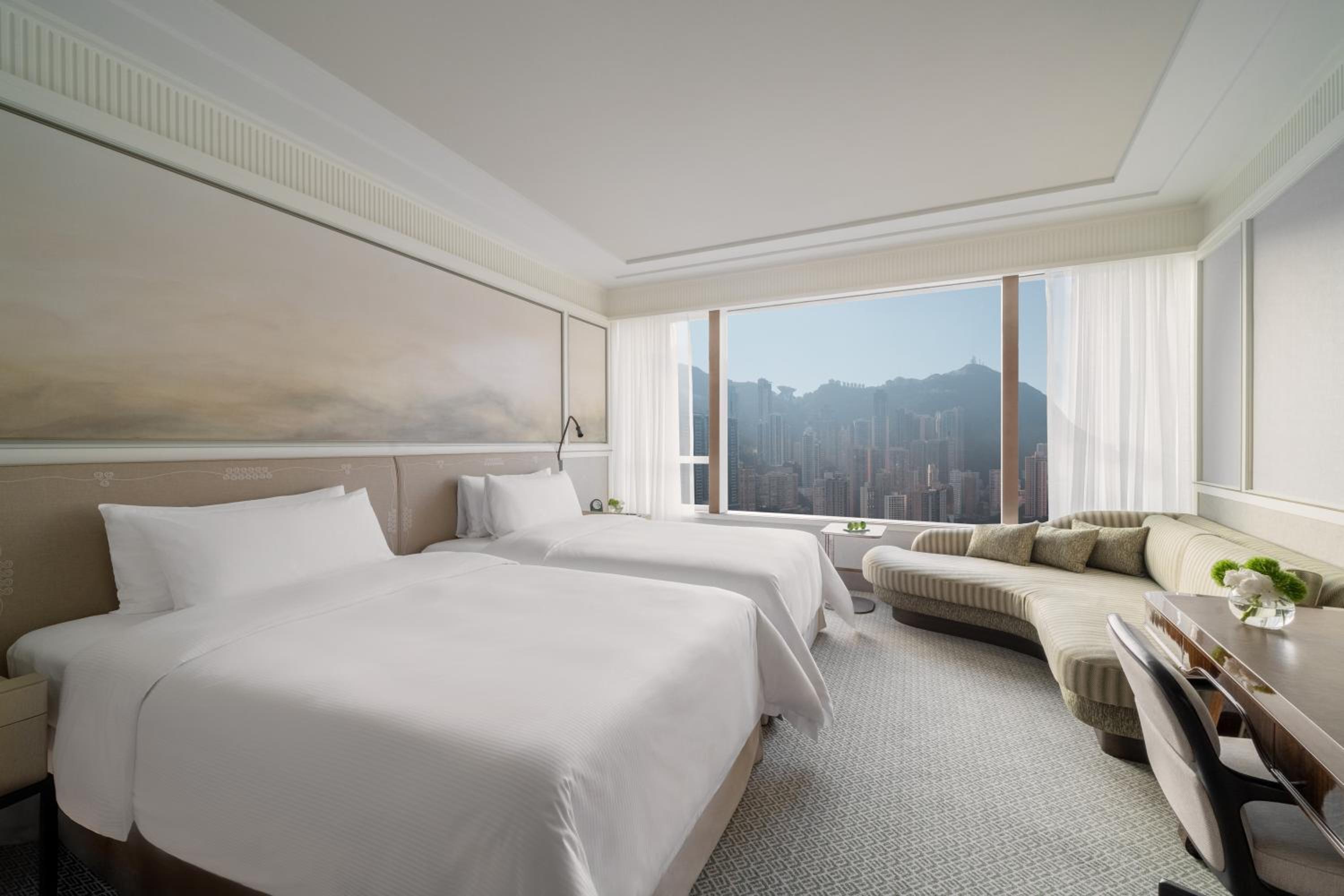 Island Shangri-La Horizon Peak View Twin Room