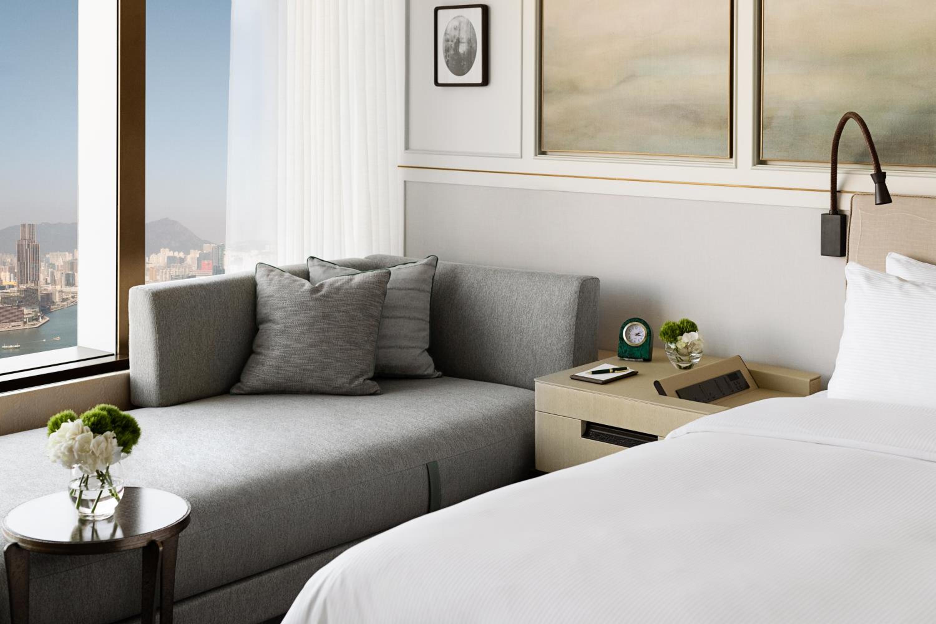 Island Shangri-La Grand Premier Harbor View King Room