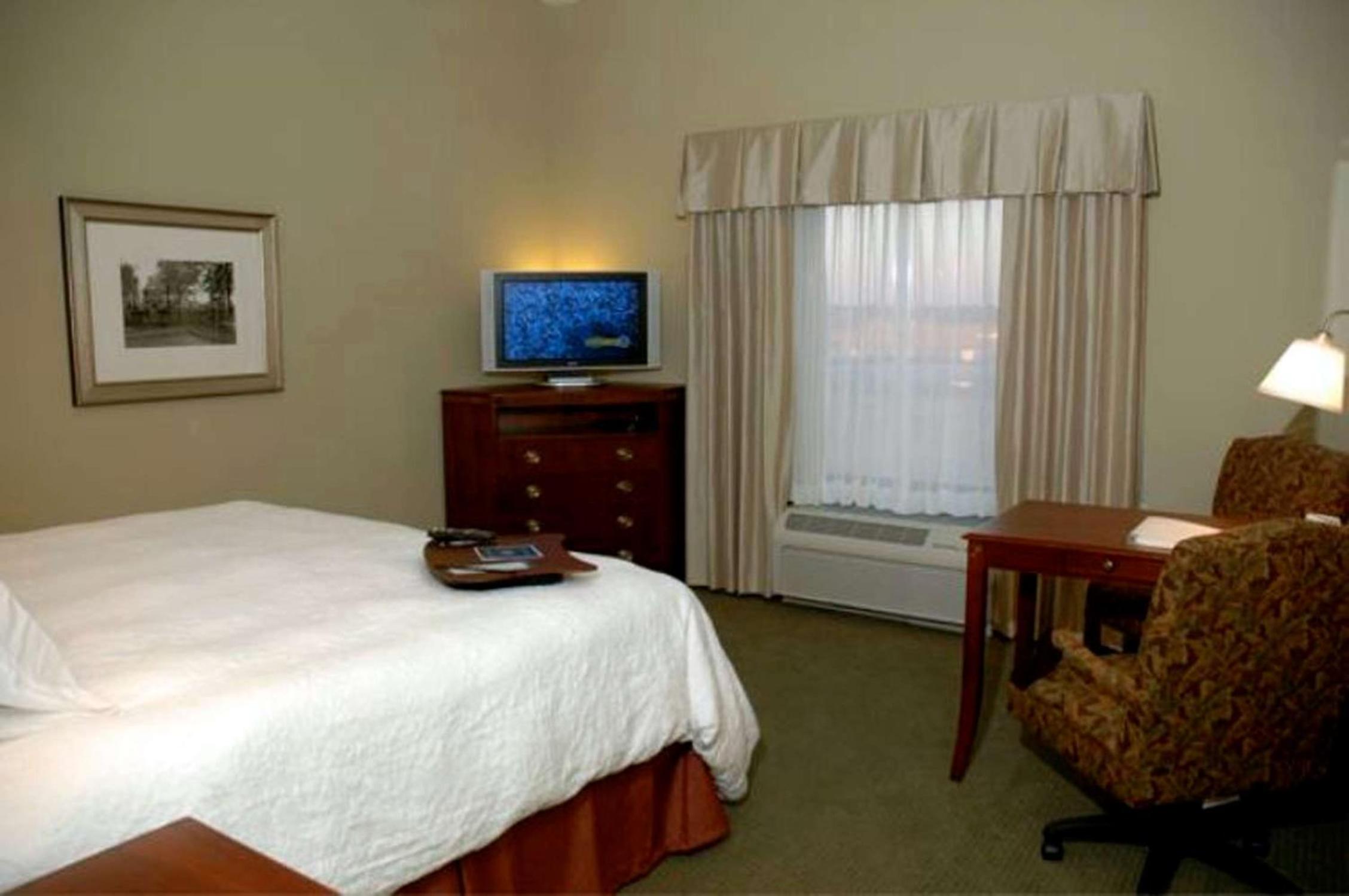 King Room with King Bed - Non-Smoking
