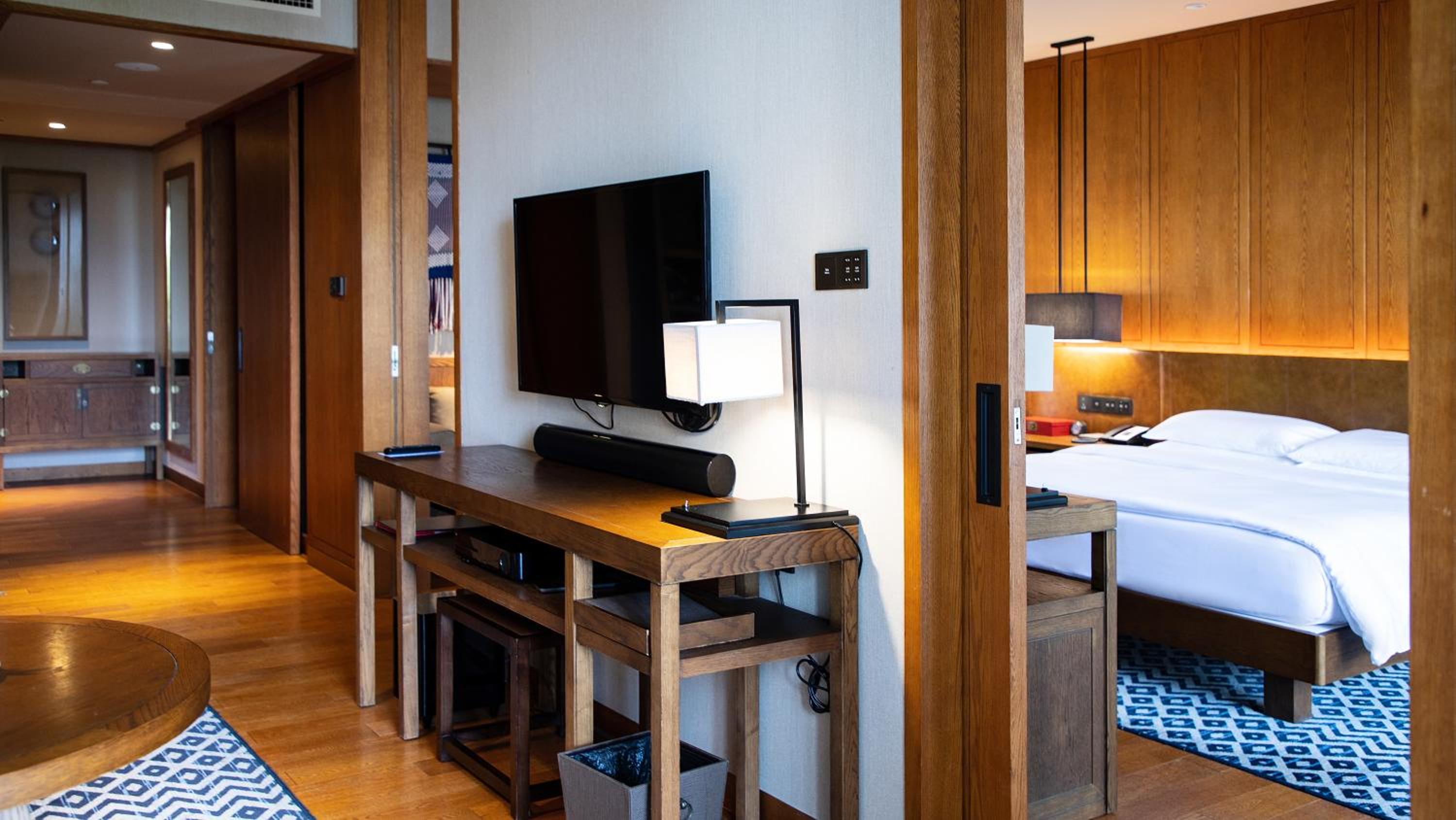 Deluxe King Suite