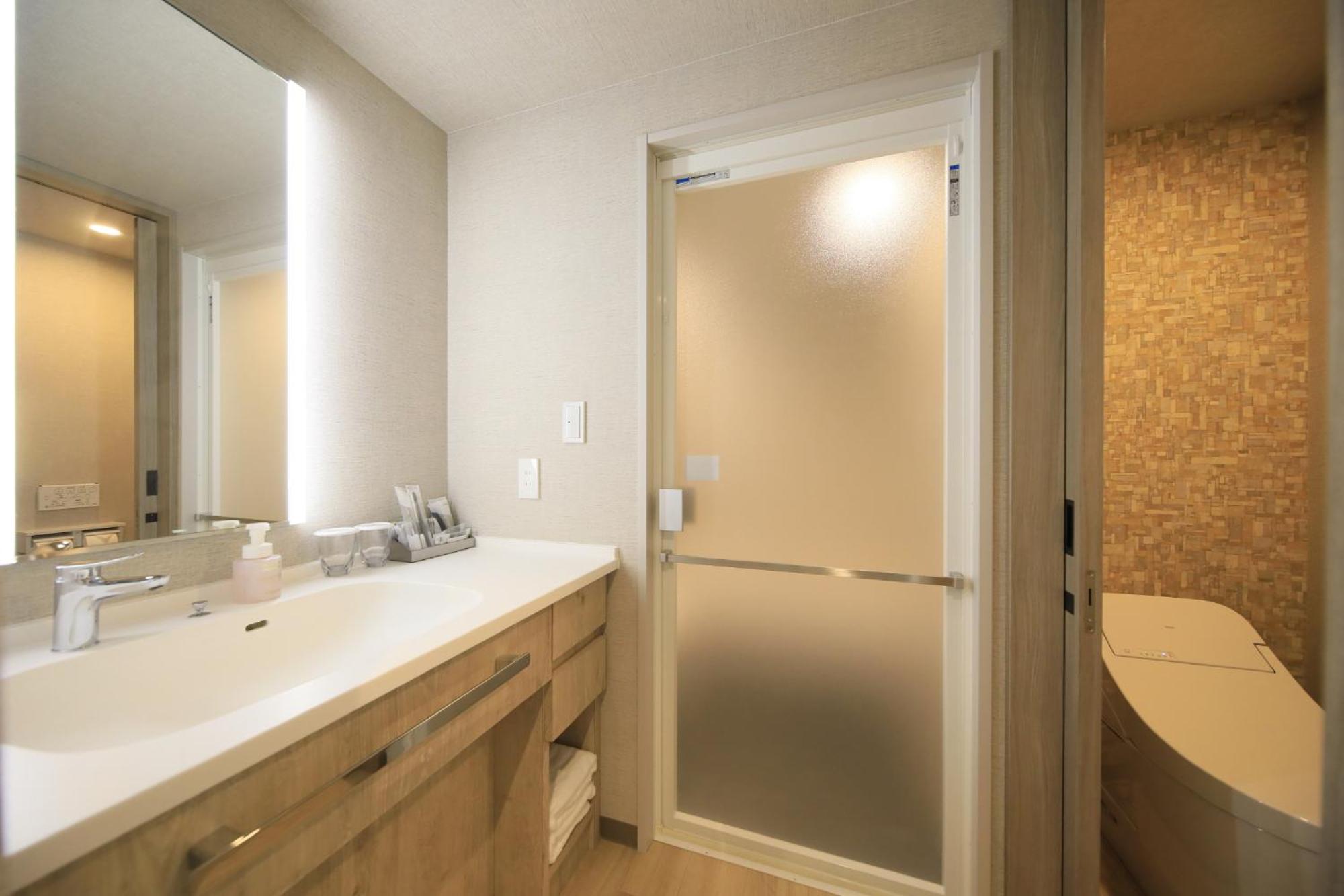 Twin Room with Station View - Non-Smoking - Photo 7