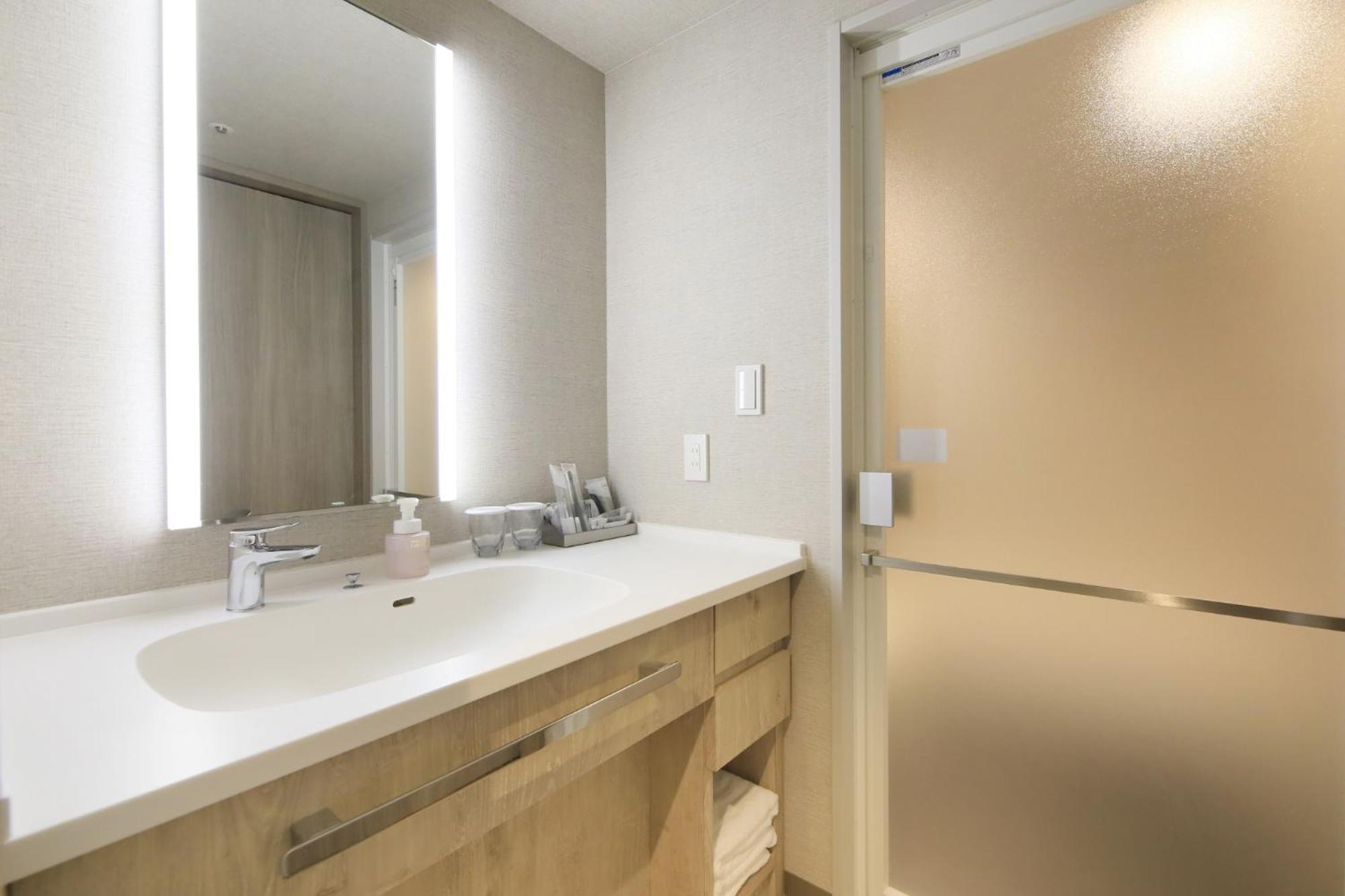 Twin Room with Station View - Non-Smoking - Photo 5