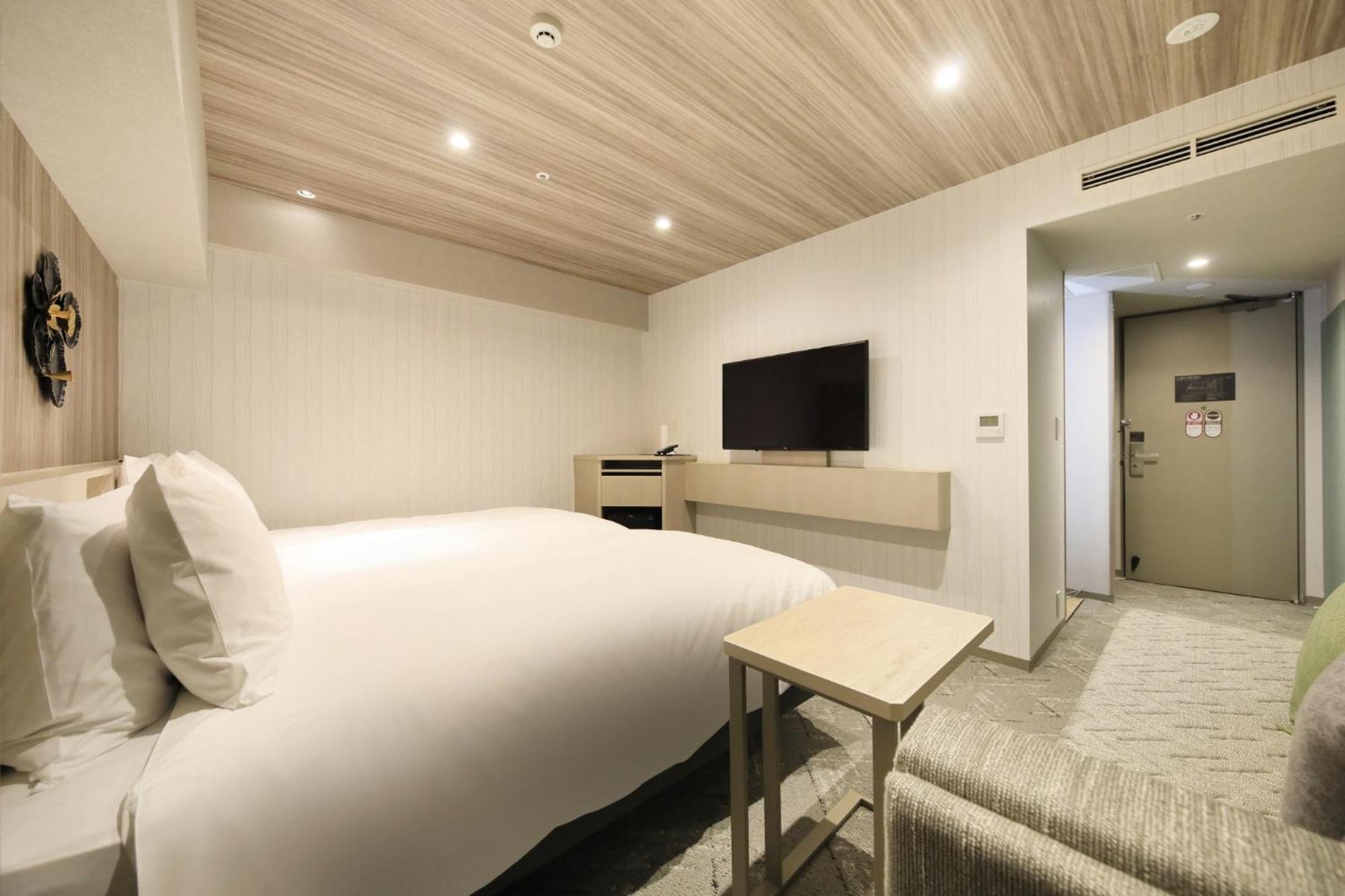 Twin Room with Station View - Non-Smoking - Photo 3