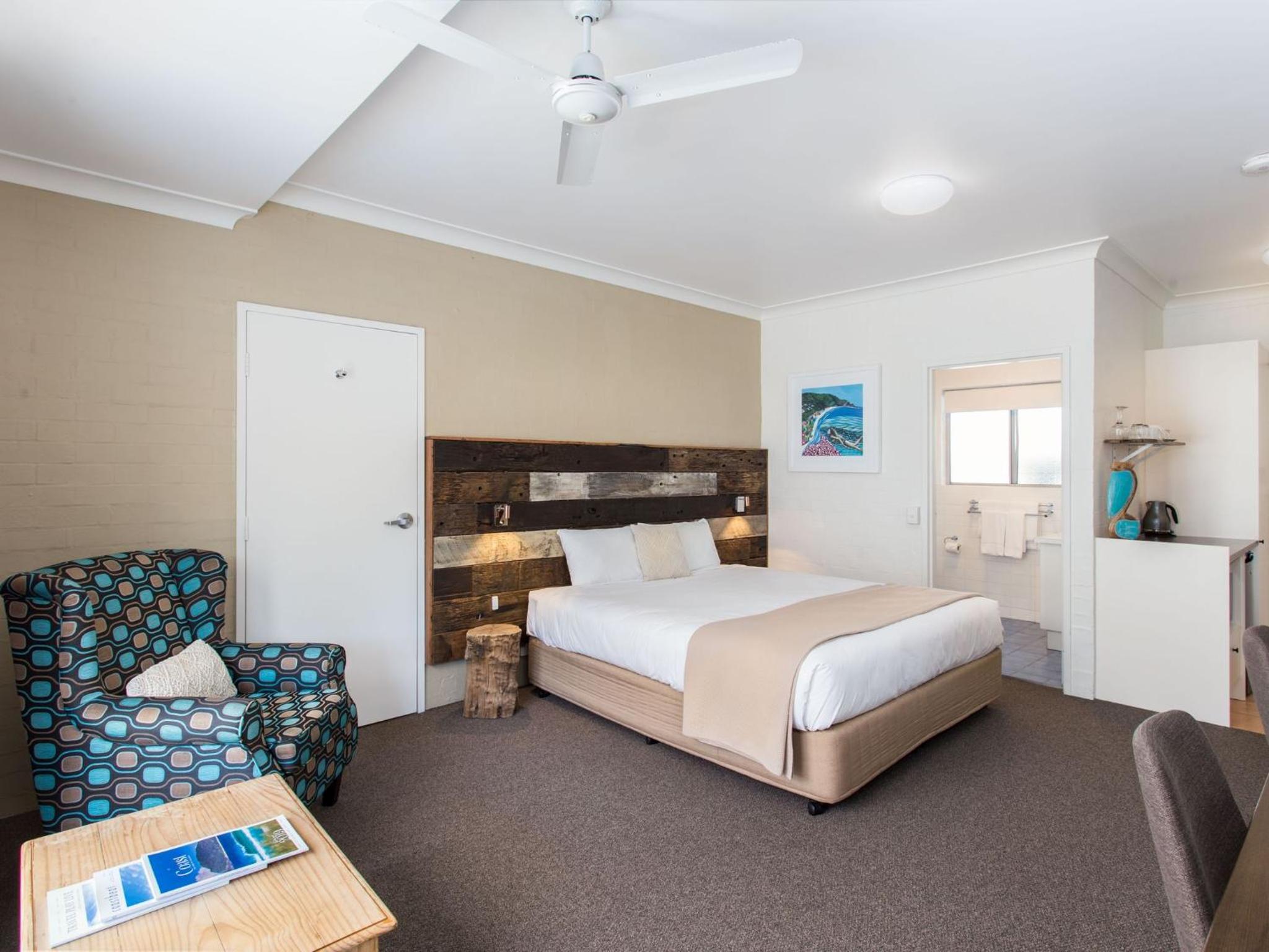 Room 04 Boomerang - Executive King Bed + Patio photo 2