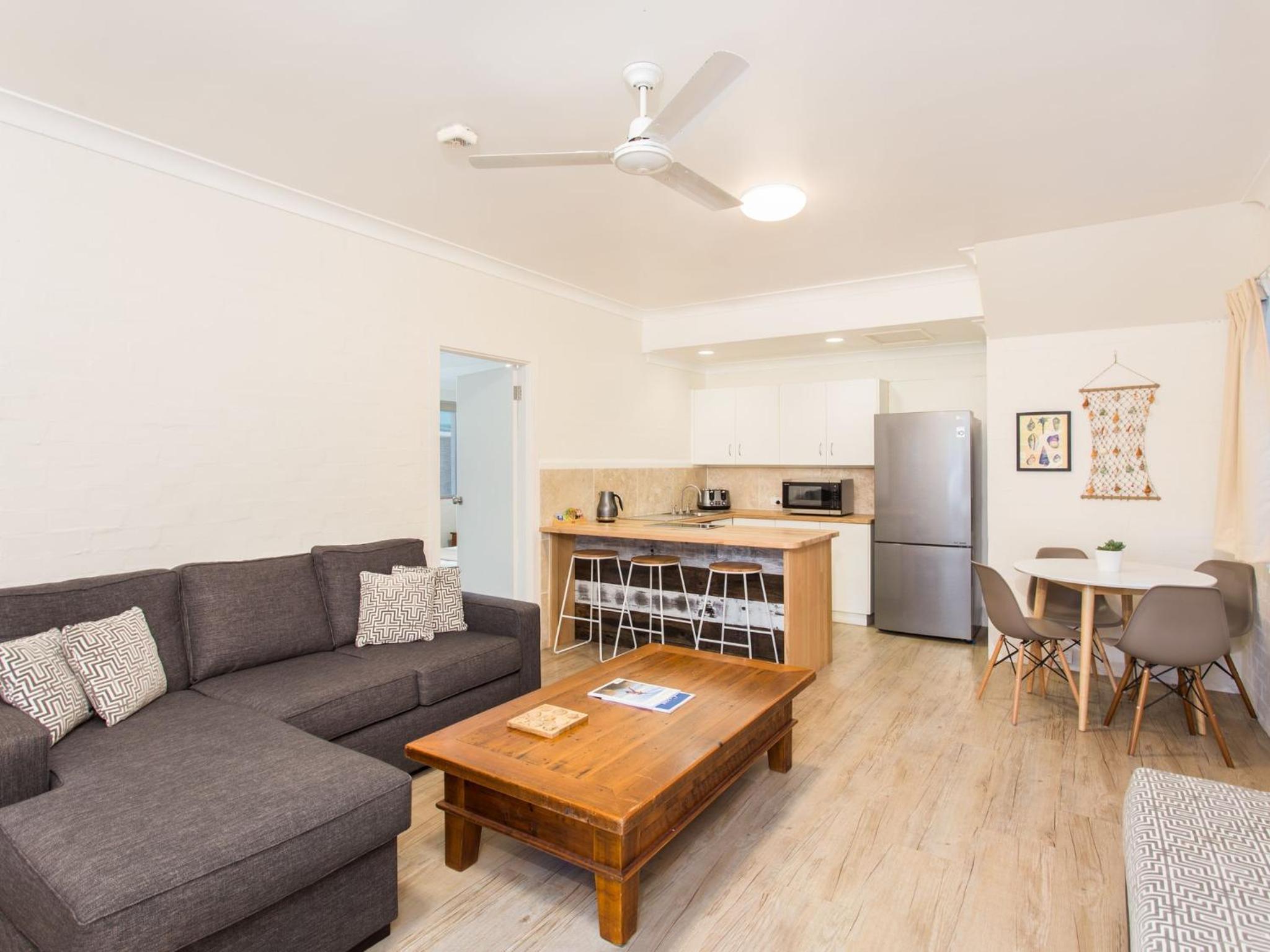 Unit 10 Wallingat - 2 Bedrooms + Lounge + Kitchen photo 2