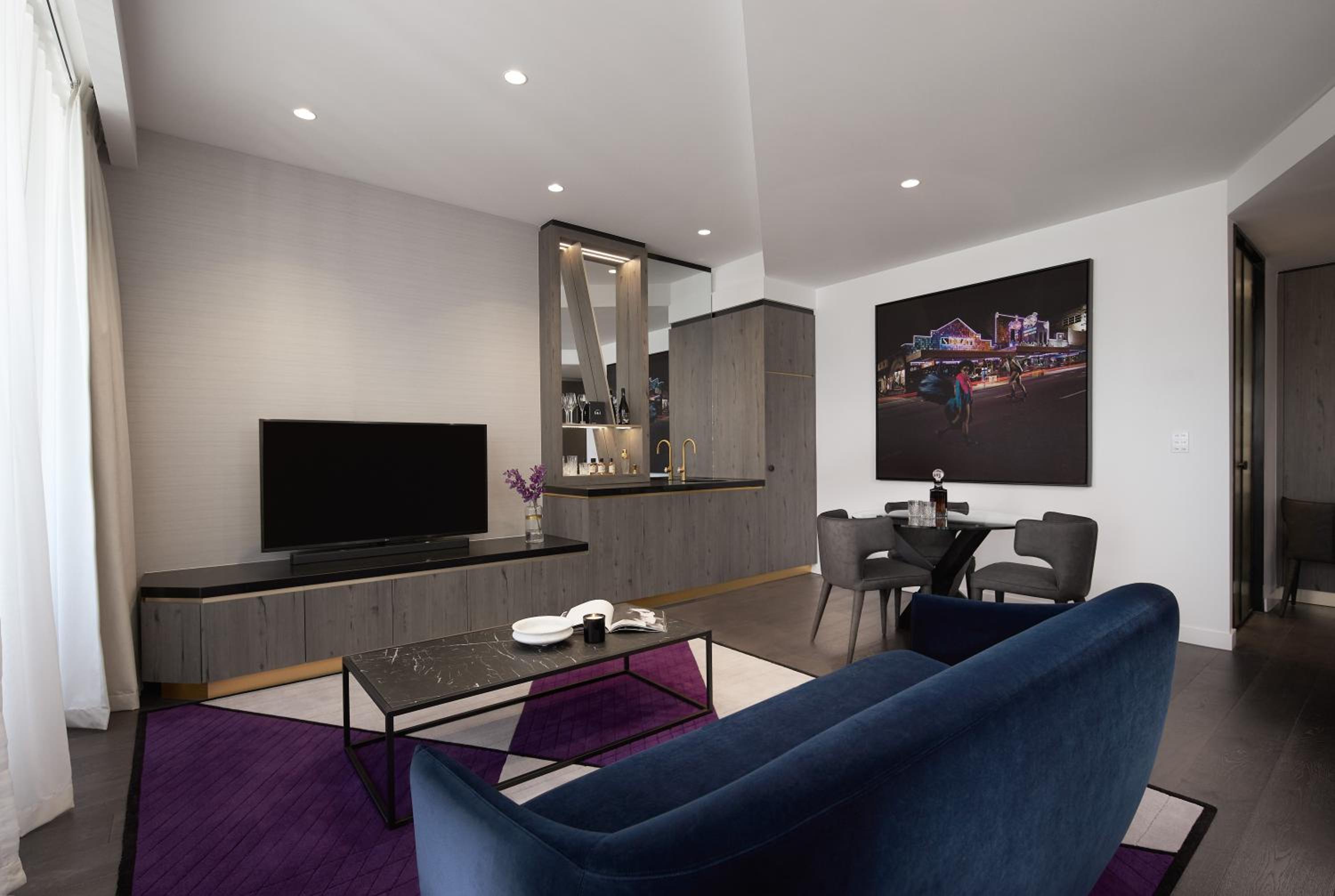 One-Bedroom Suite - Photo 10