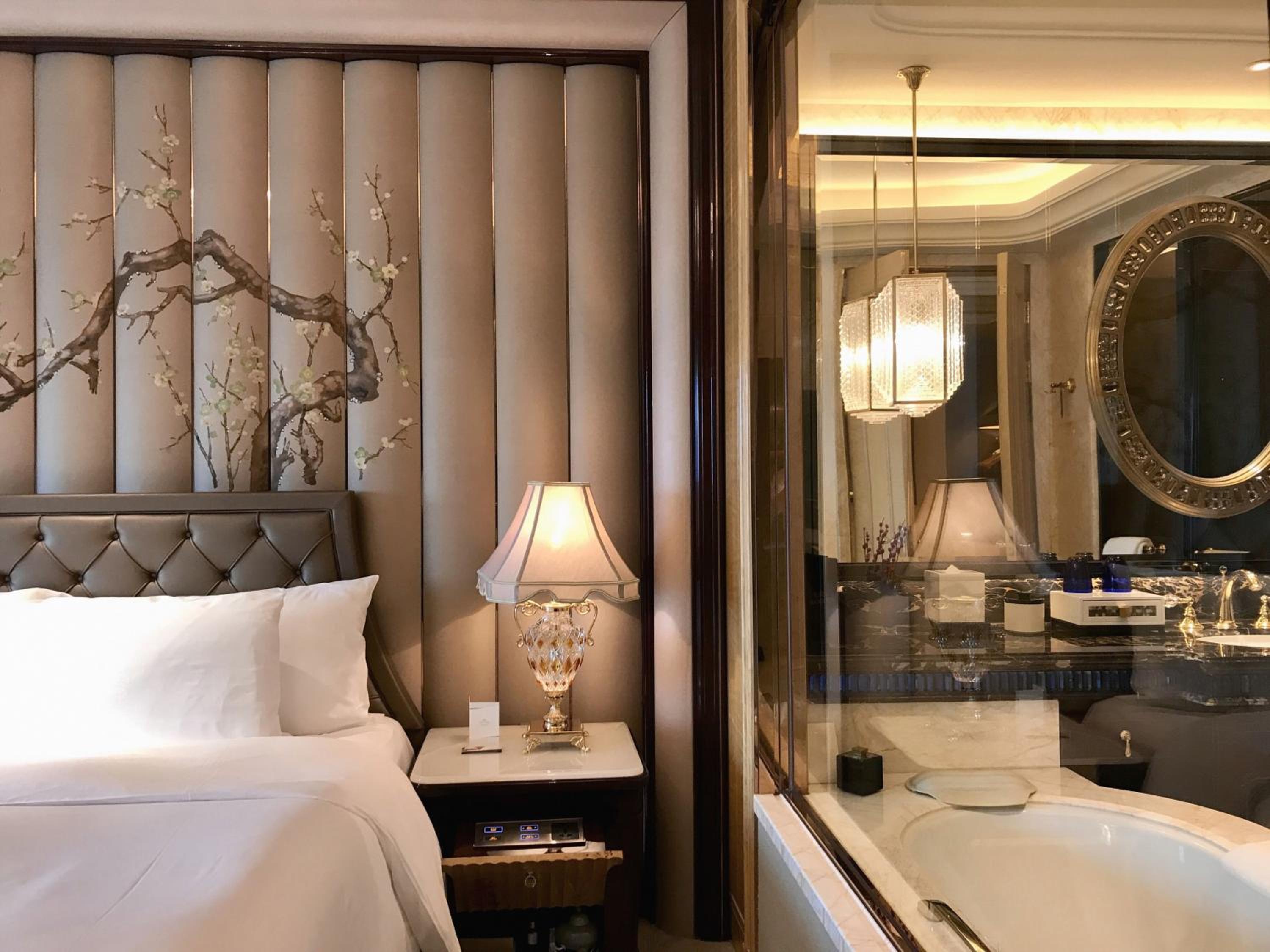 Deluxe King Room photo 3