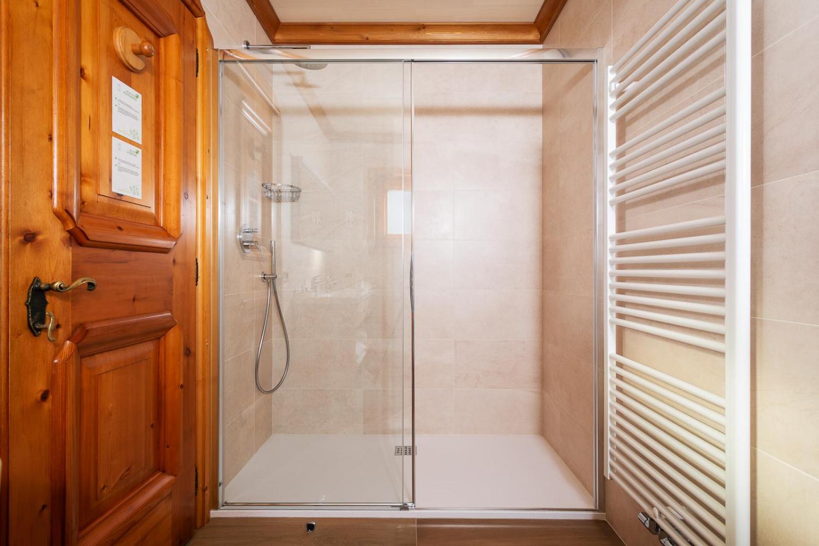 Standard Double Room - Photo 6
