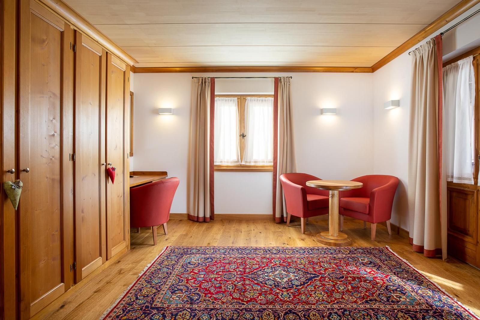 Suite - Photo 24