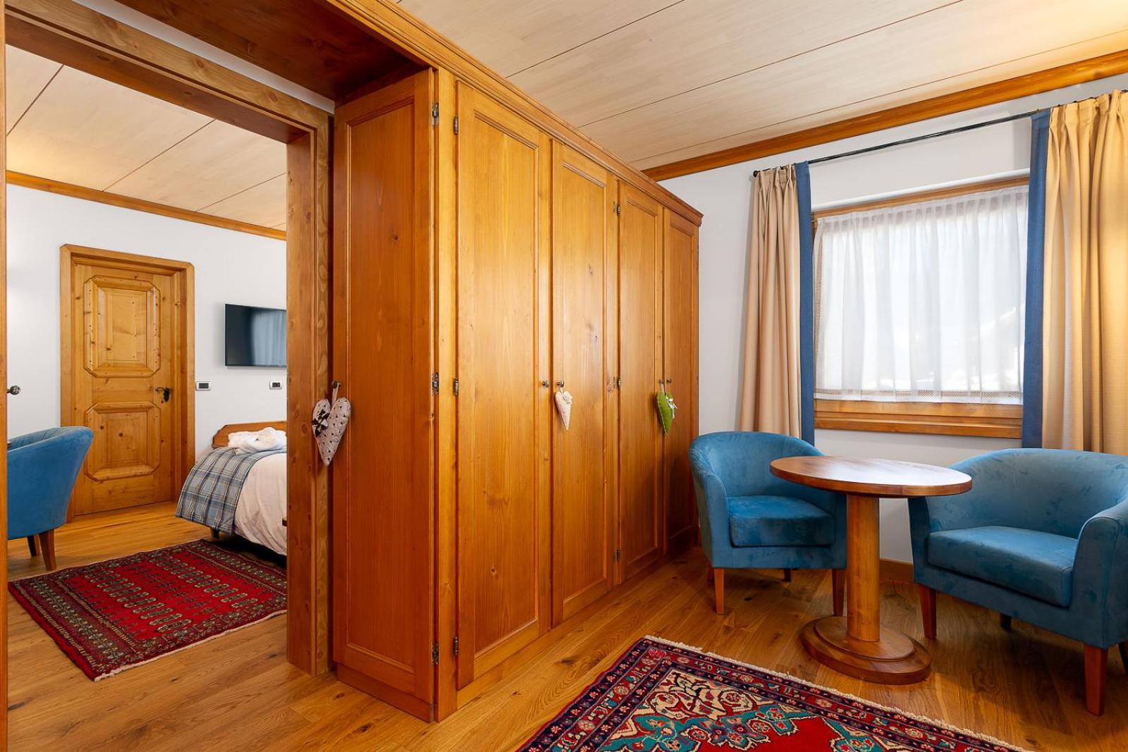 Suite - Photo 25