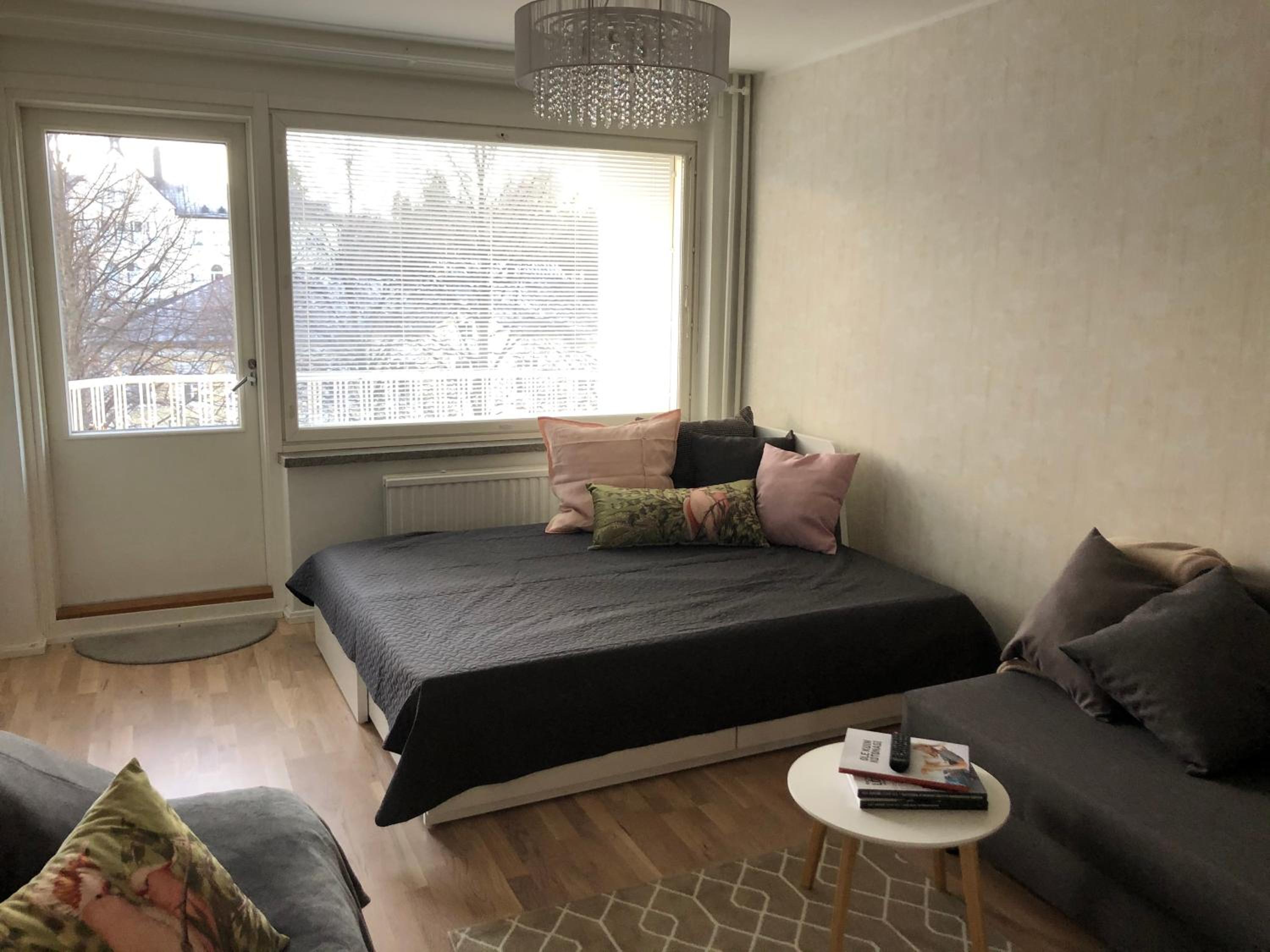 Apartment with Balcony - Photo 3