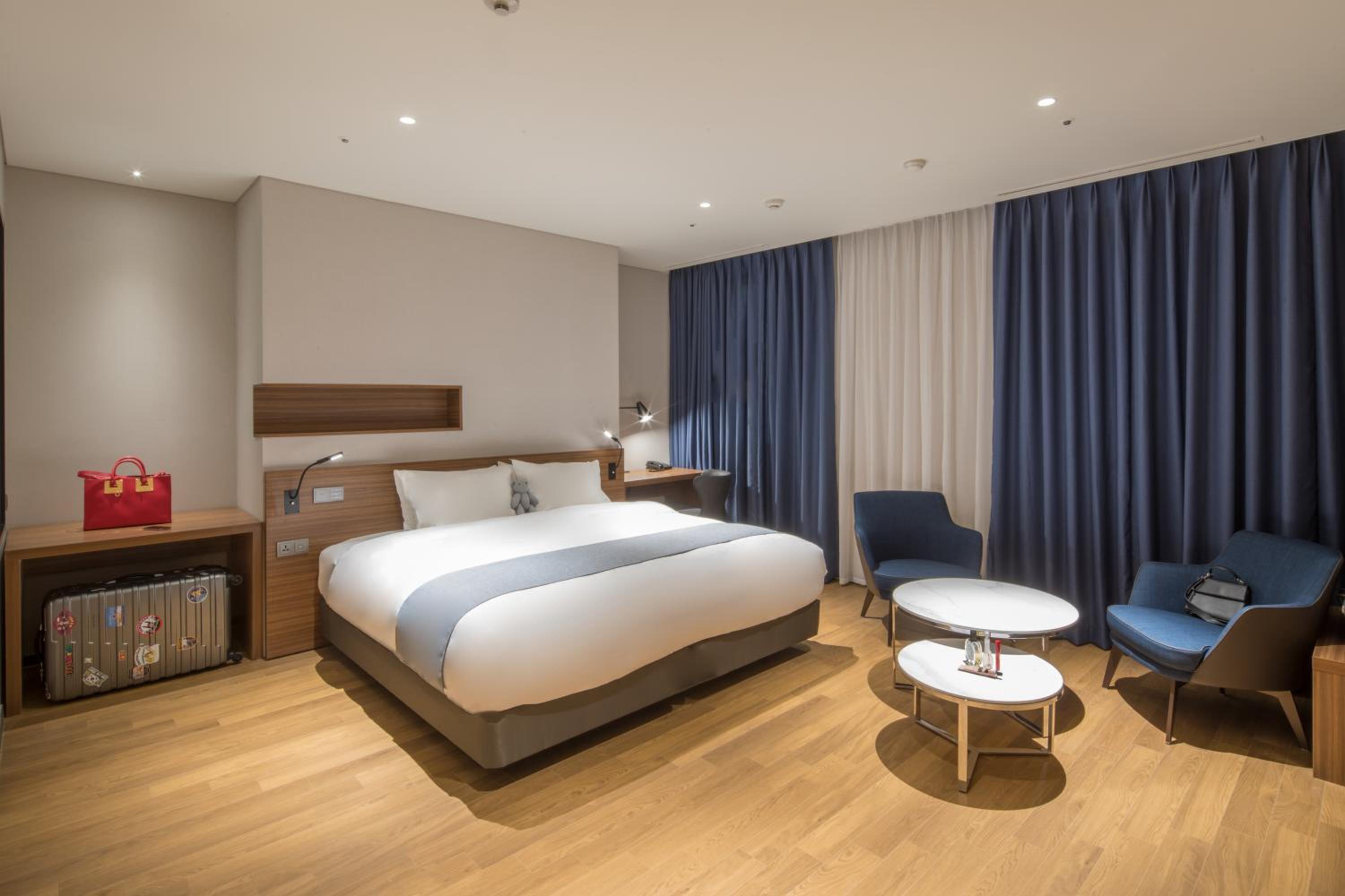 Junior King Suite - Photo 6