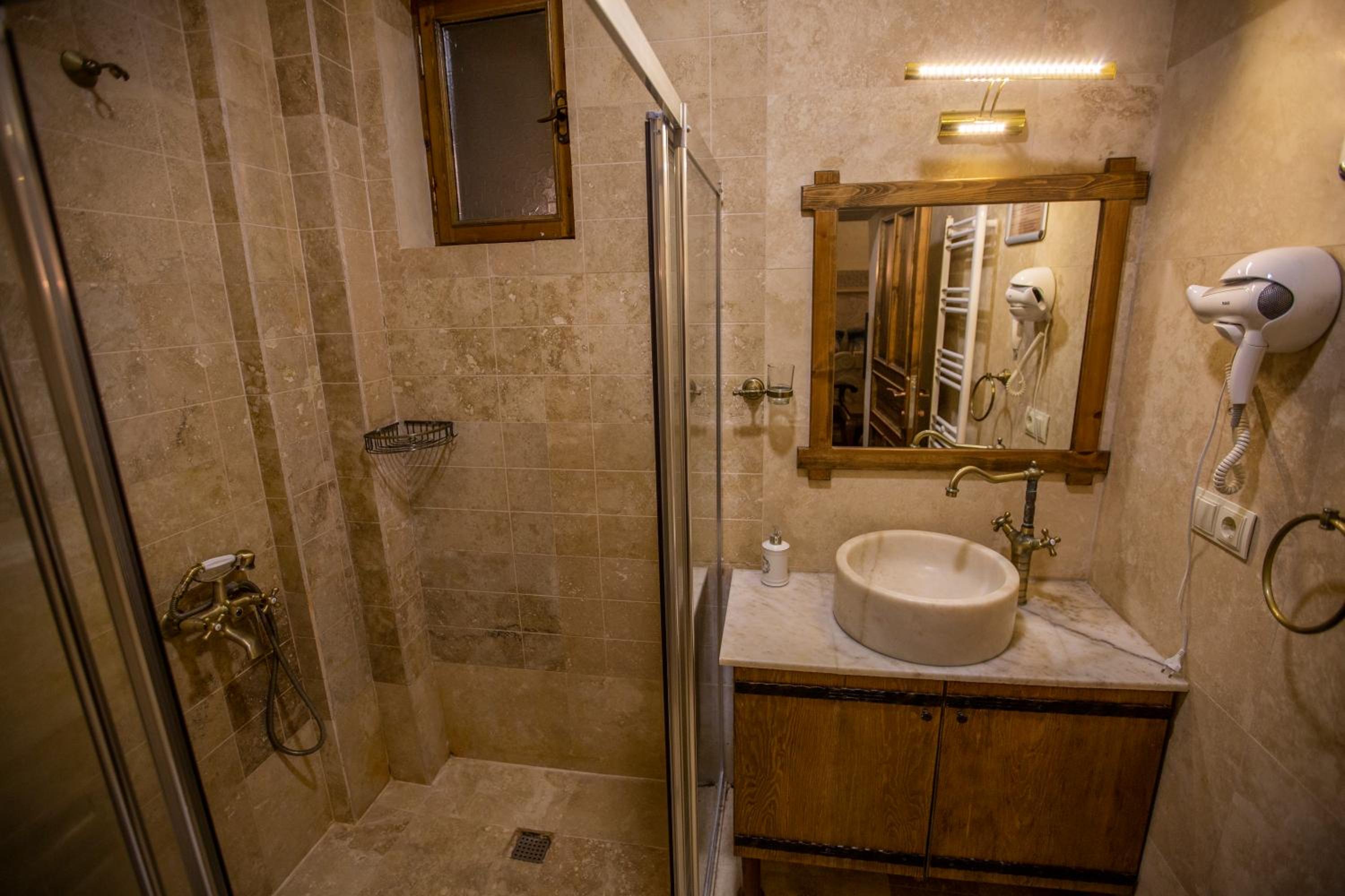 Budget Double Room - Photo 4