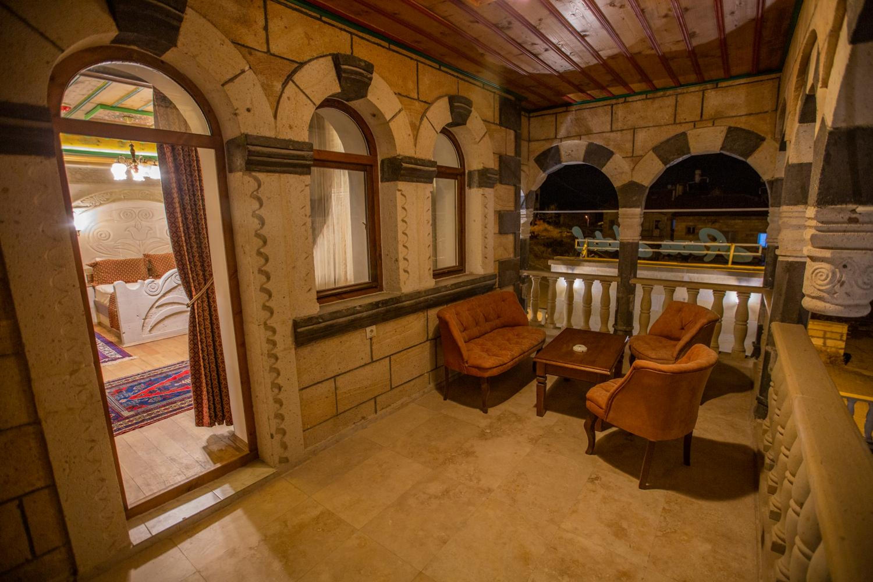 Standard Double Room - Photo 11