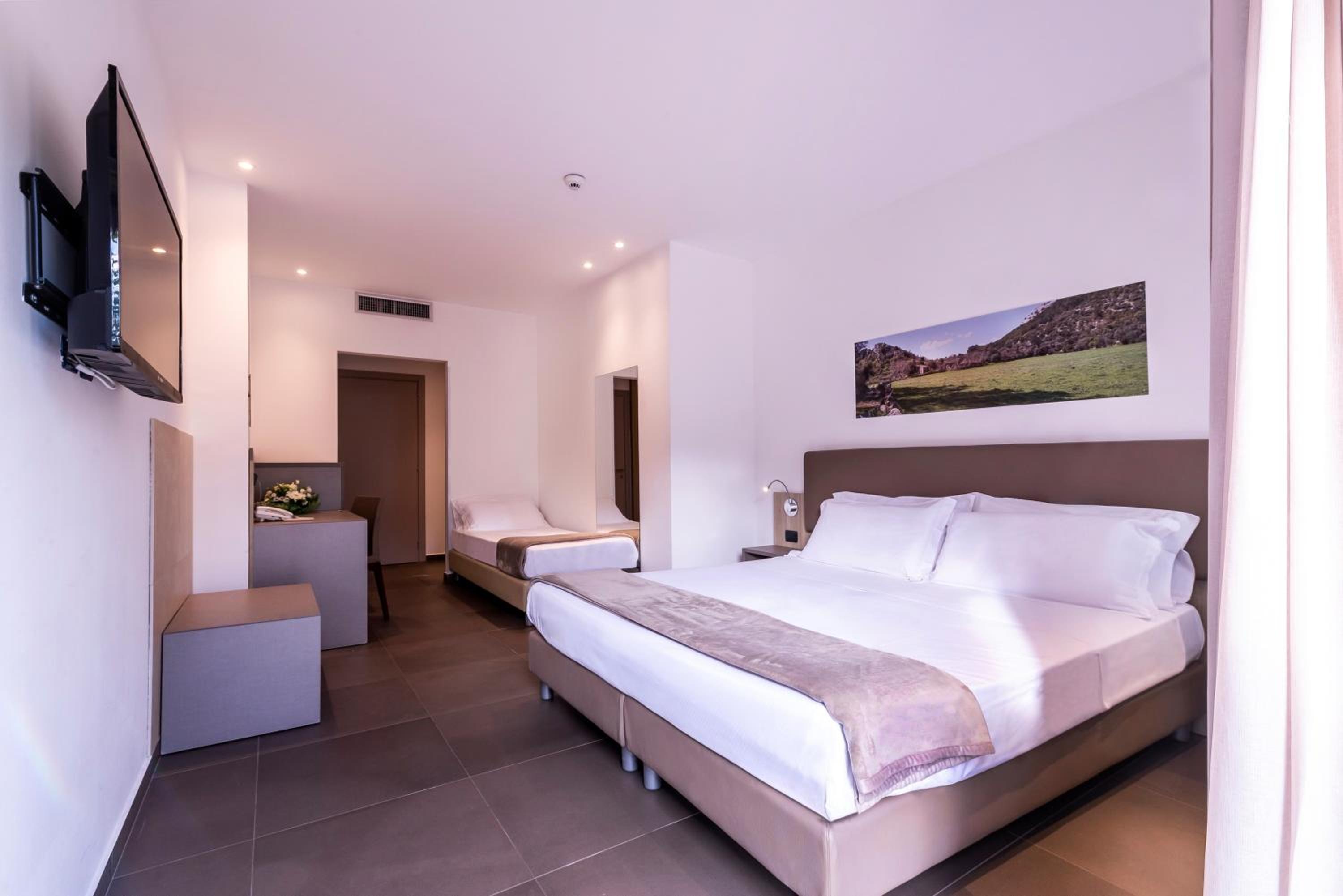 Double or twin room with garden entrance - Photo 7