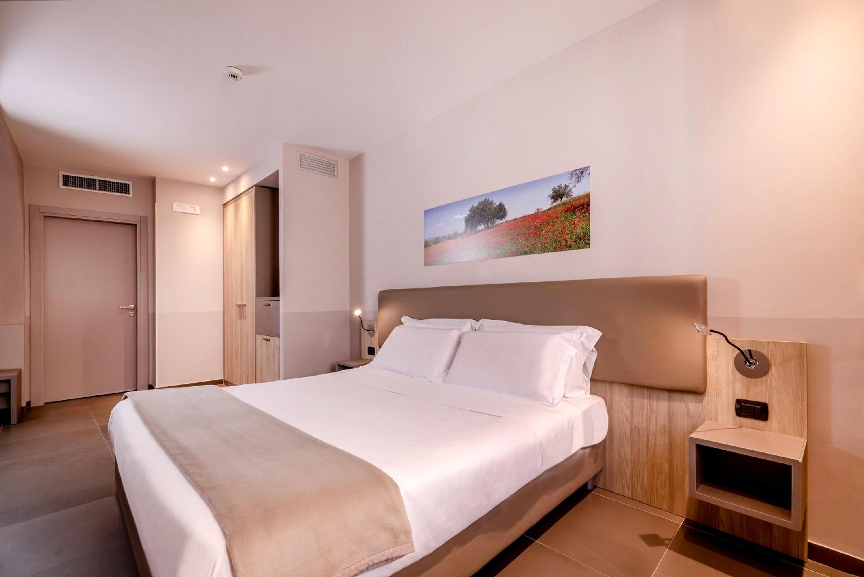 Double or twin room with garden entrance - Photo 8