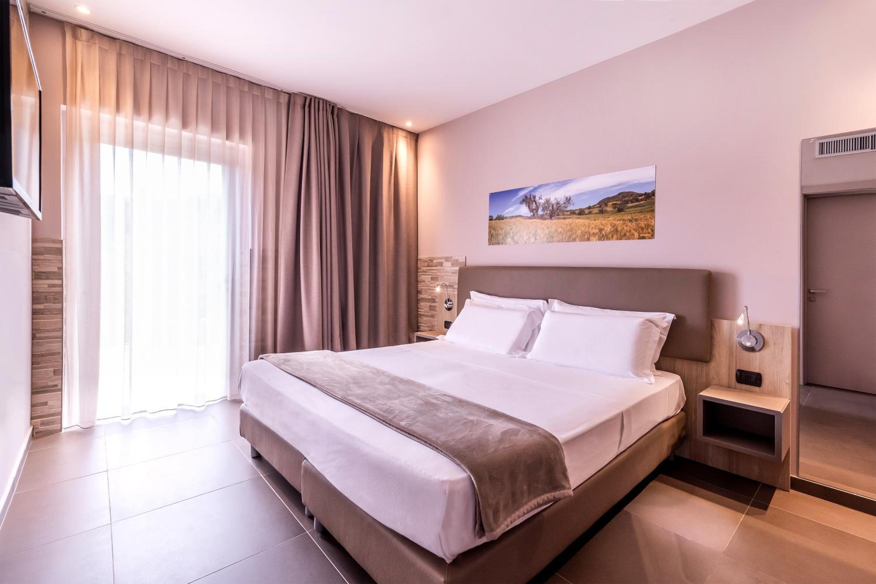 Double or twin room with garden entrance - Photo 6