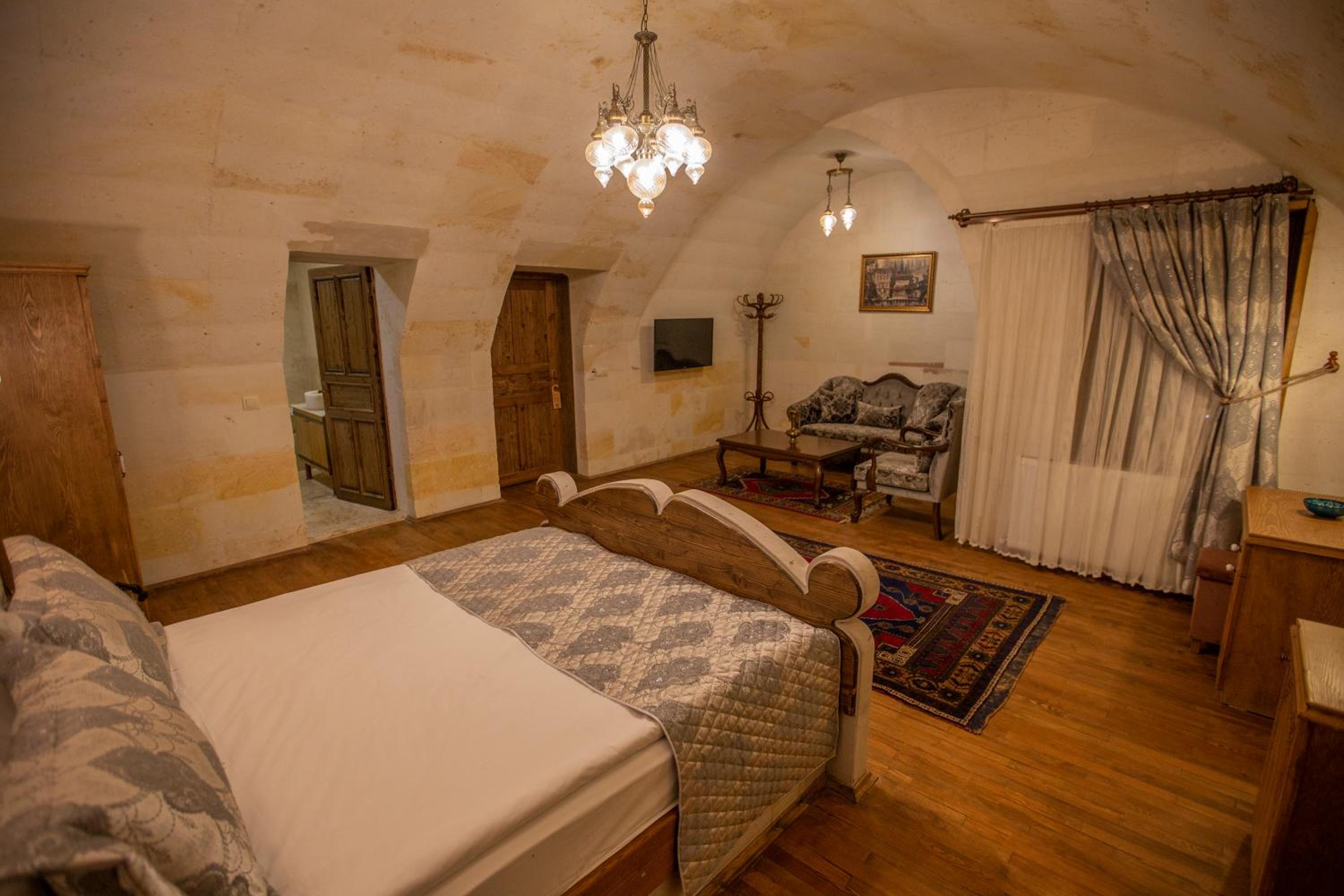 Deluxe Double Room - Photo 9