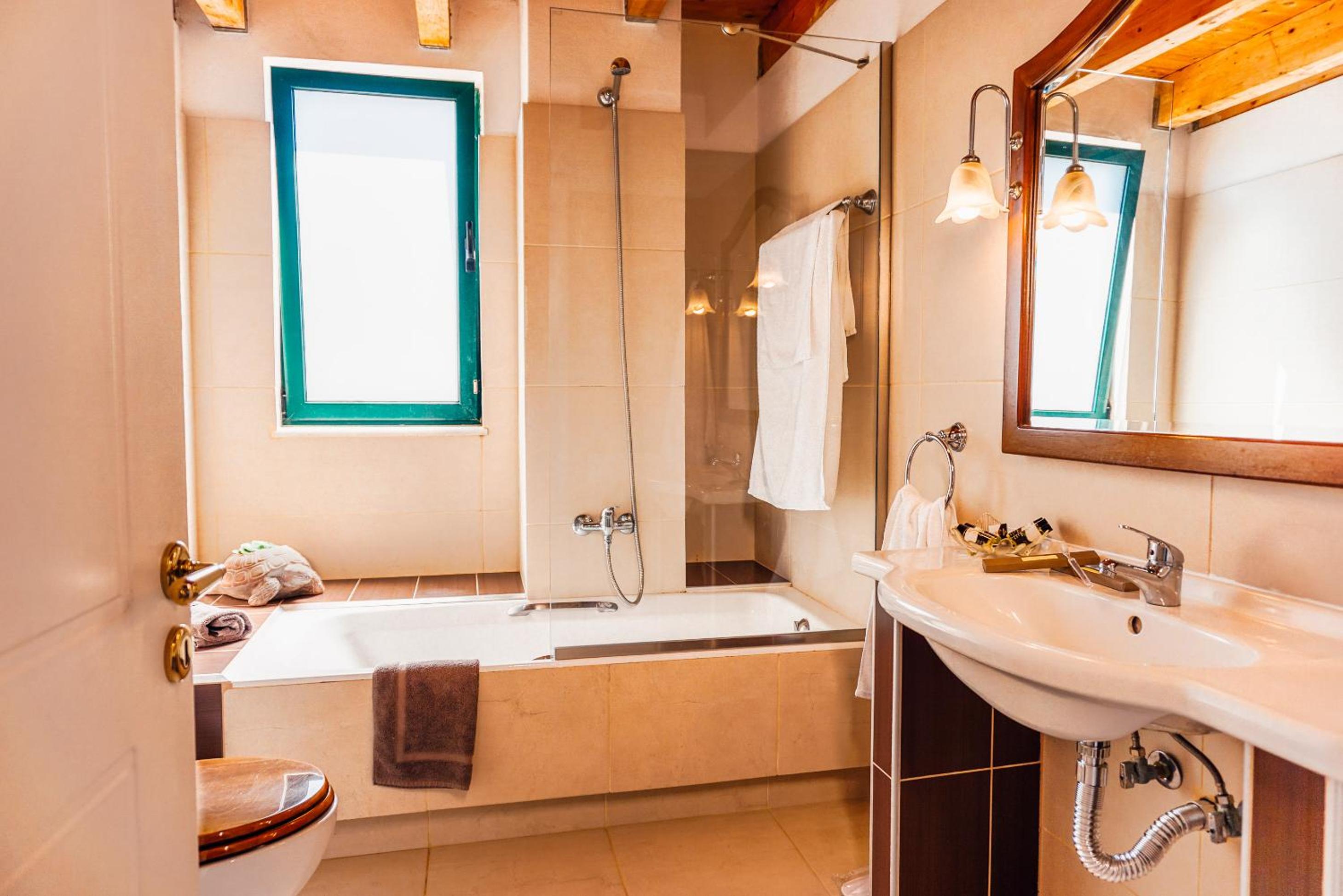 Deluxe Suite with Sea View photo 2