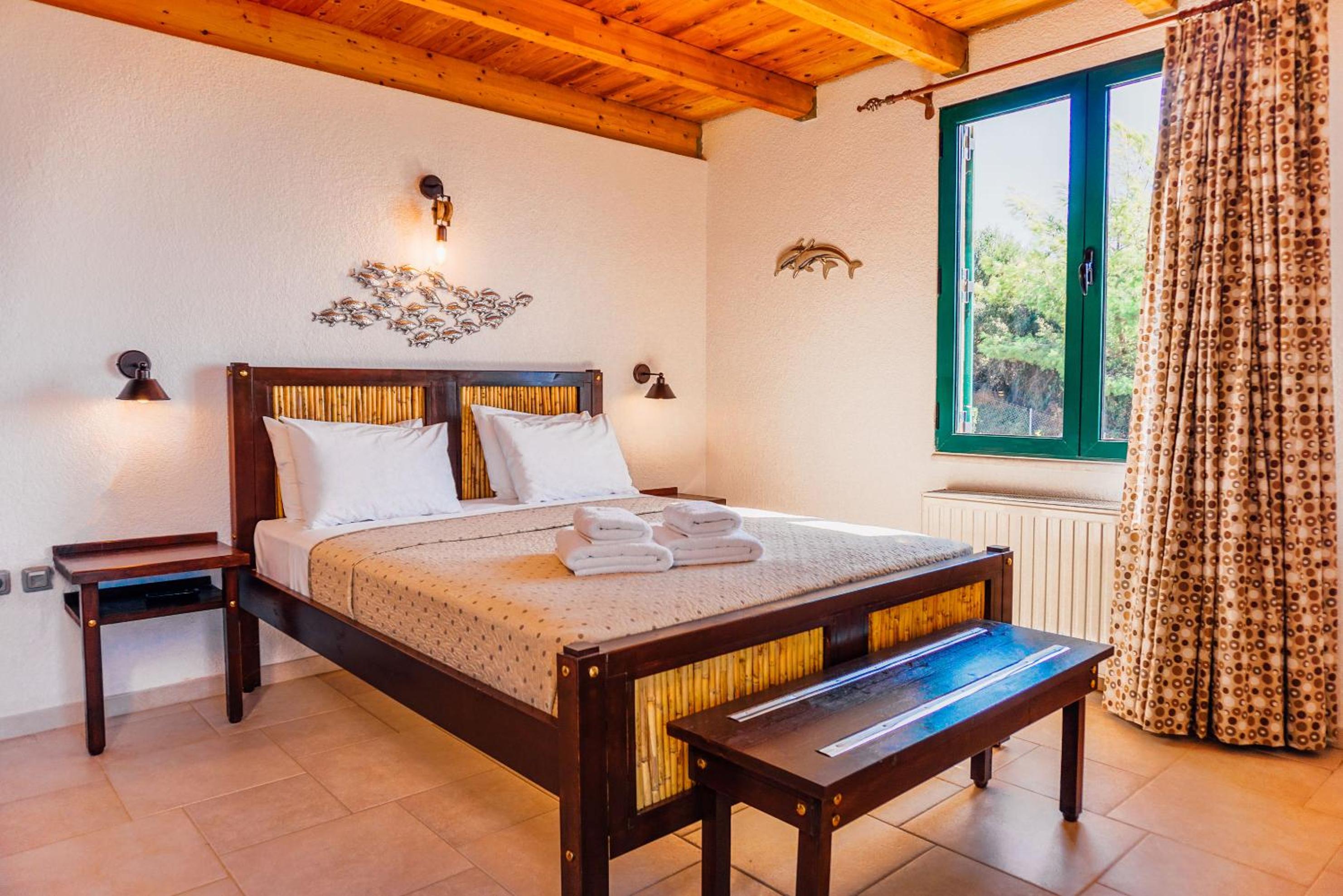 Deluxe Suite with Sea View photo 3