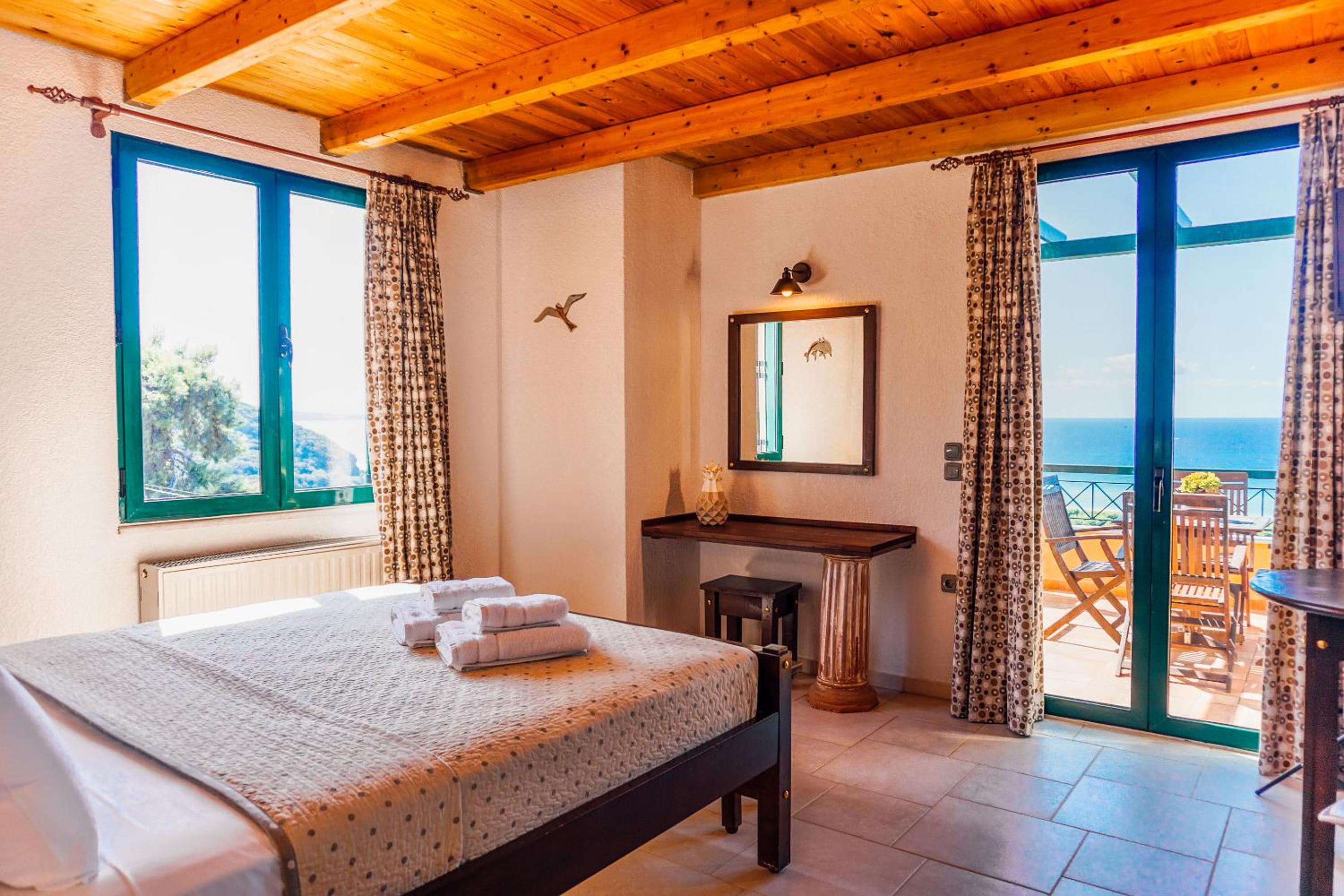 Deluxe Suite with Sea View photo 1