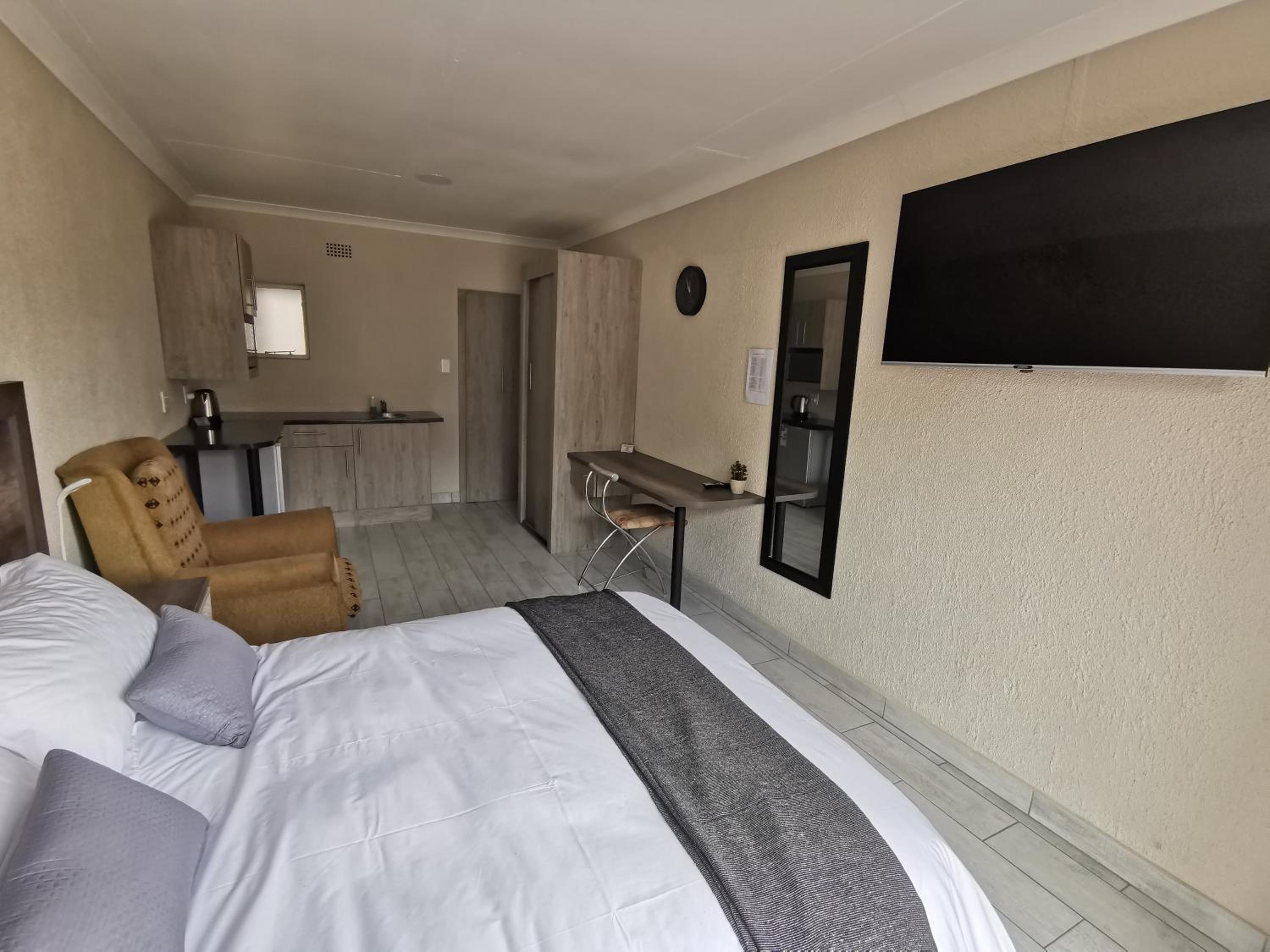 Basic Double Room photo 3