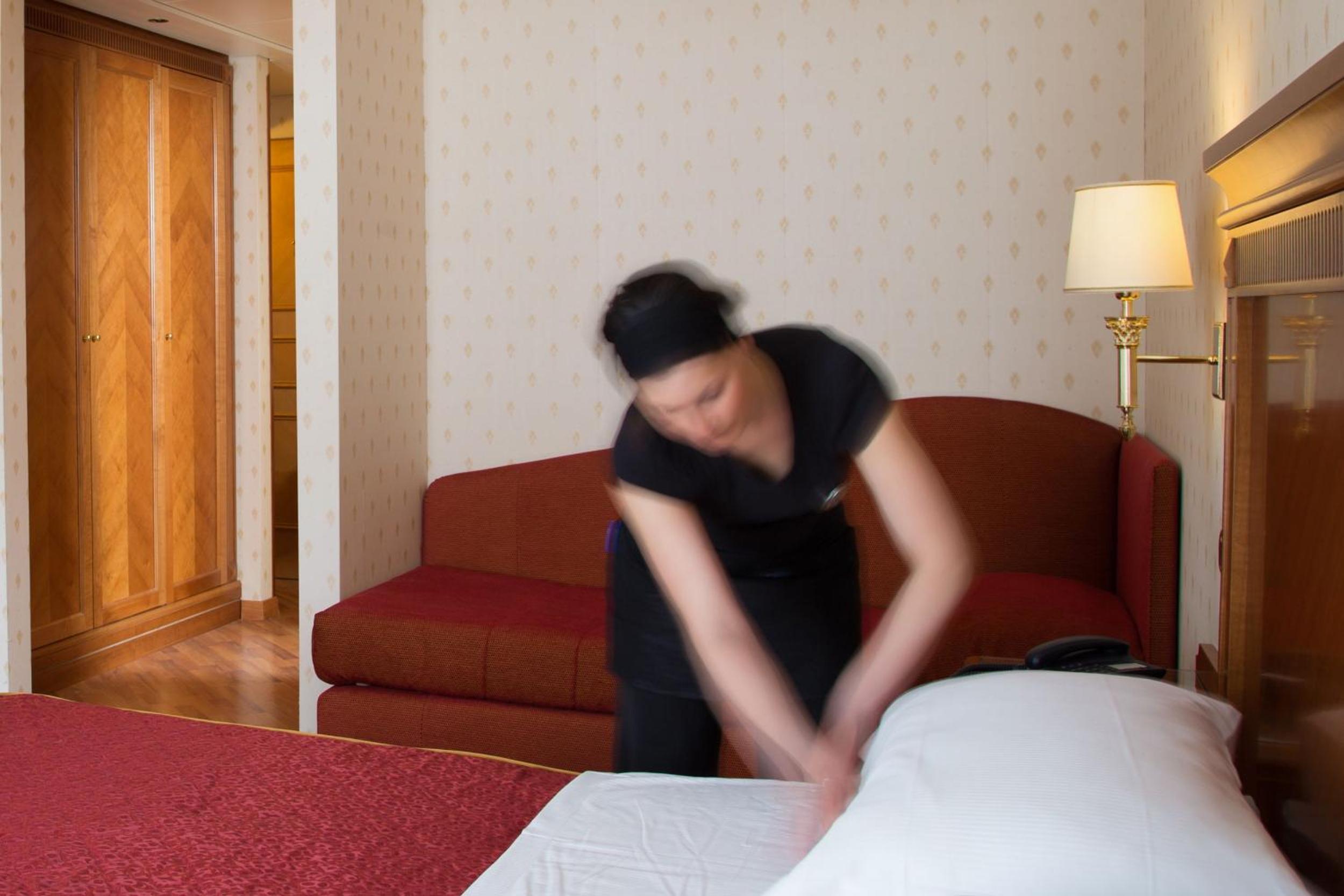 Standard King Room with Single Bed - Photo 2