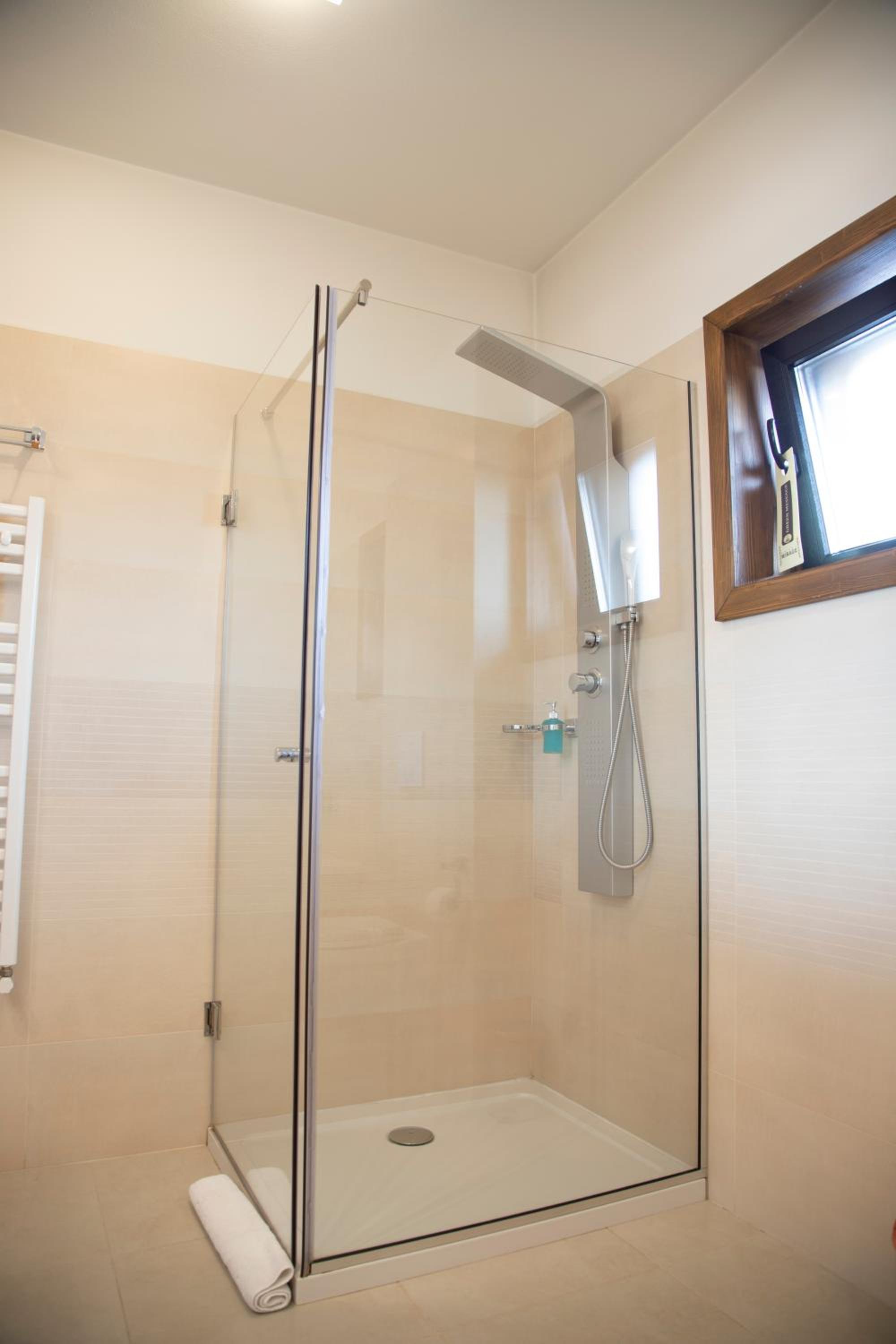 Twin Room with Balcony - Photo 2