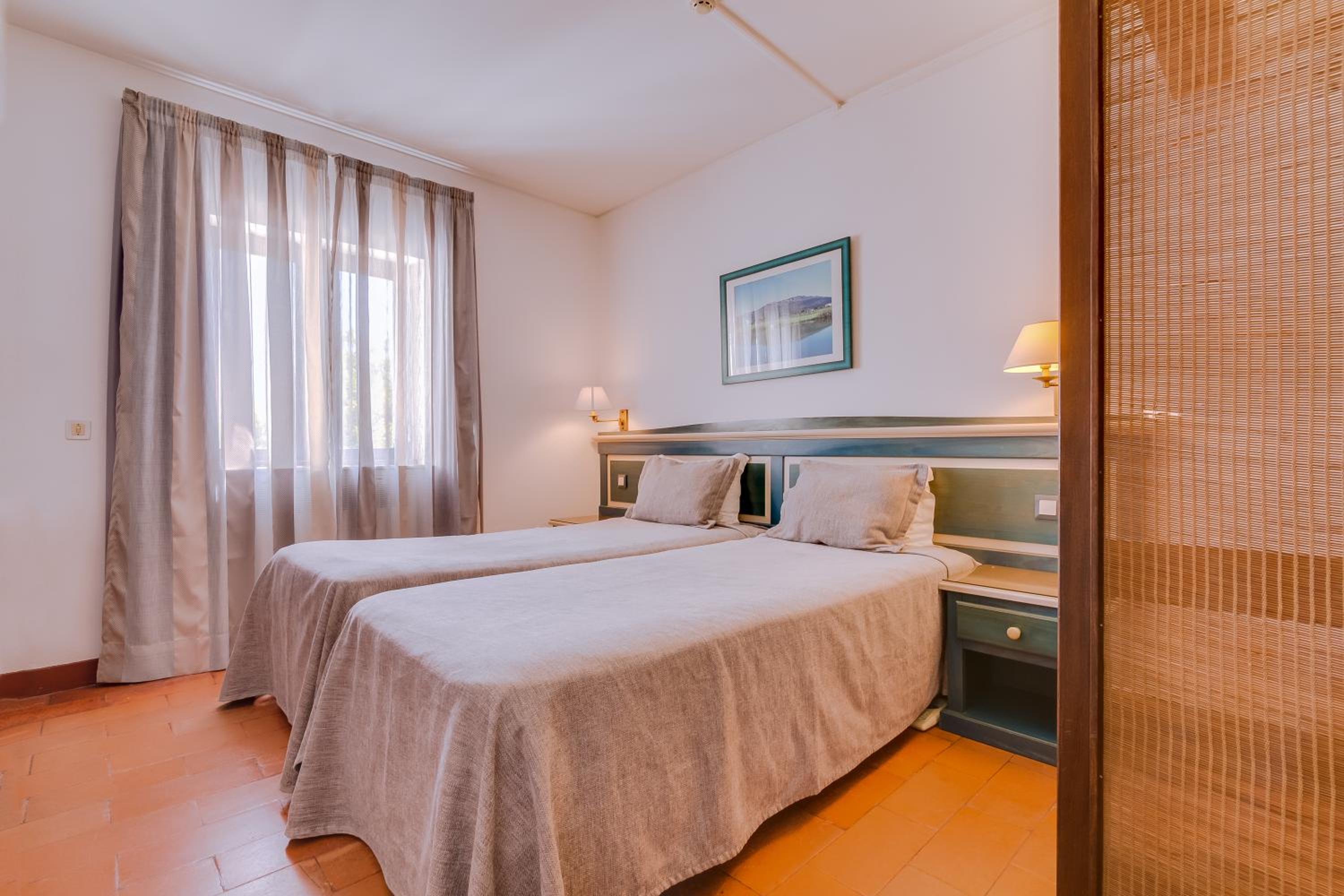 Twin Room - Photo 8