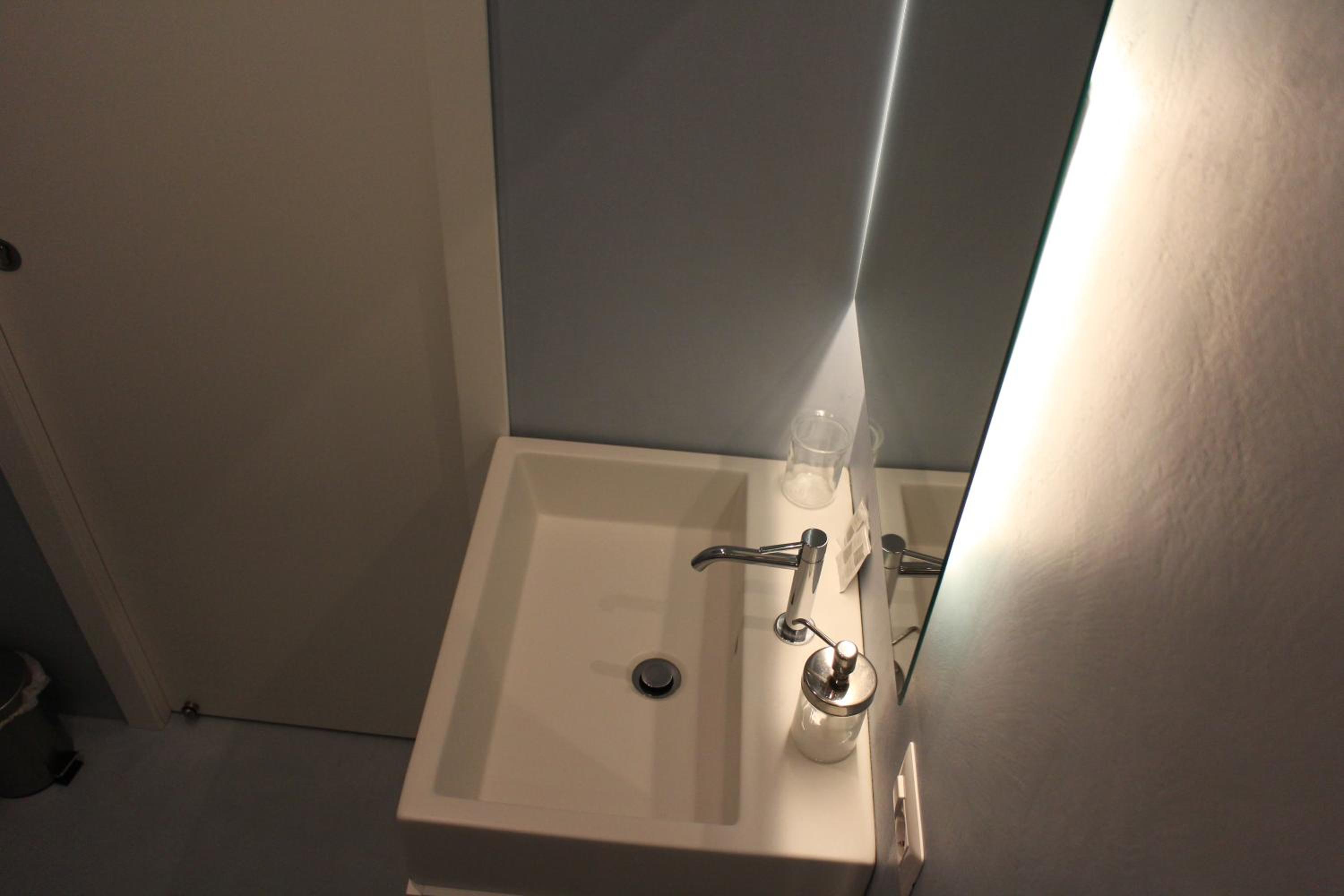 Double Room with Private External Bathroom - Photo 5