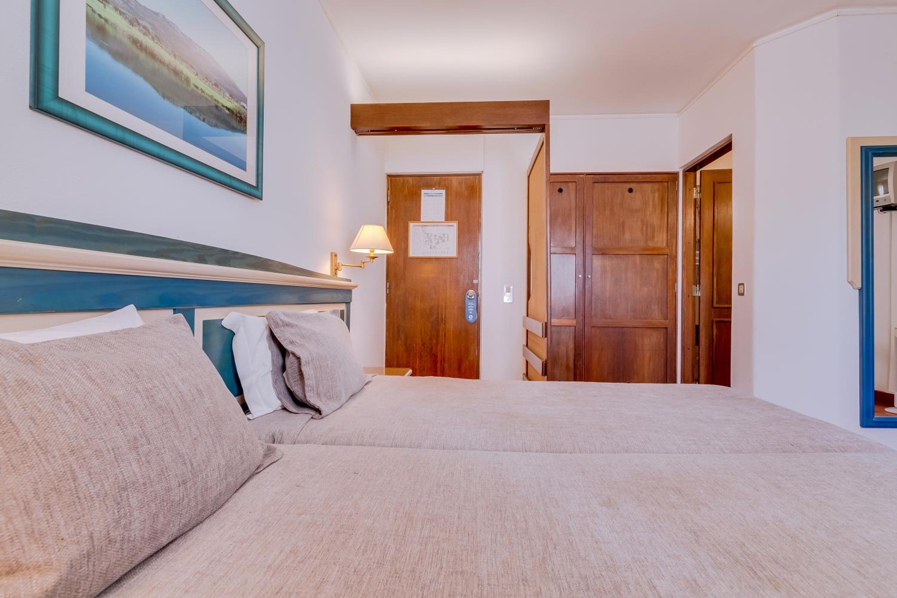 Twin Room - Photo 9