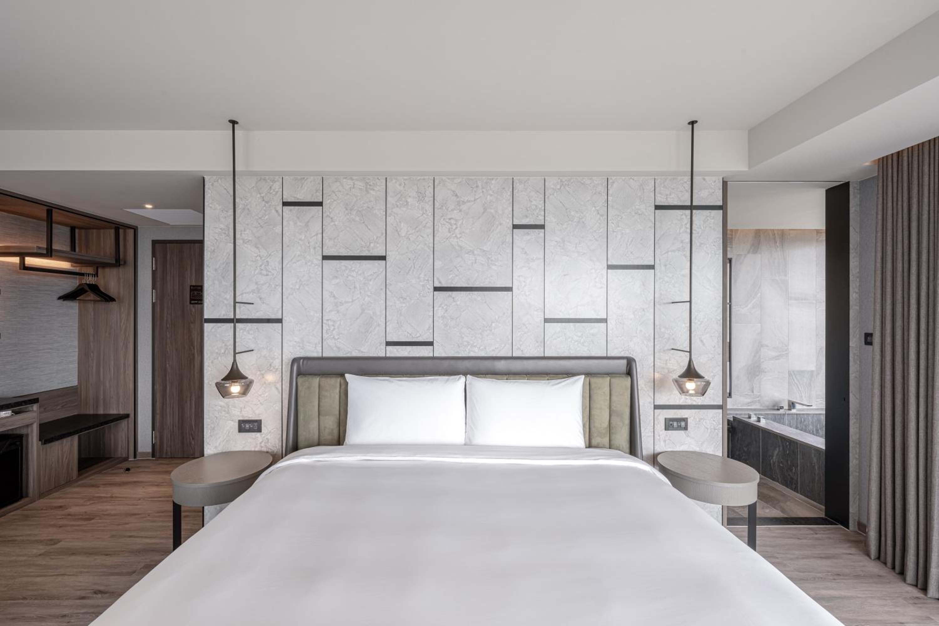 Building Tranquil - Deluxe Junior Suite - Photo 1