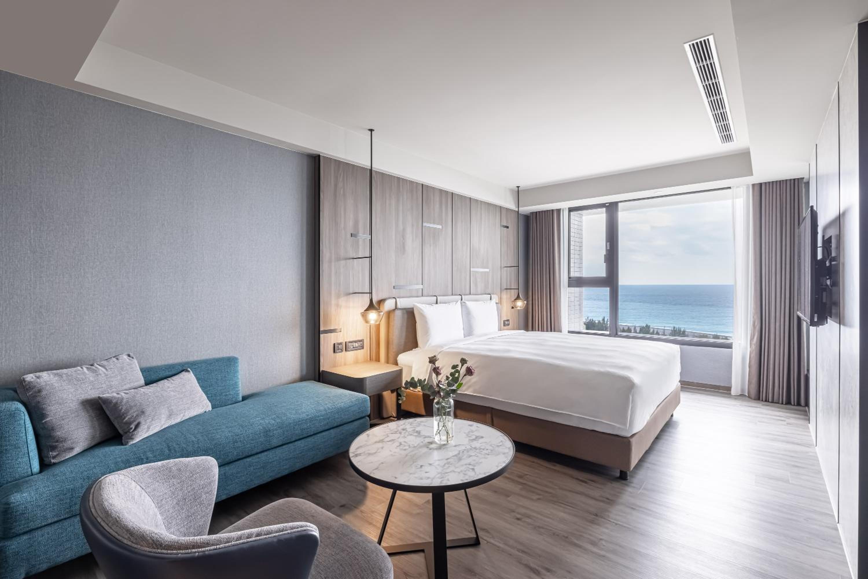 Building Tranquil - Staycation Offer - Executive Deluxe King Room with Ocean View include Tipsy Hour - Photo 5