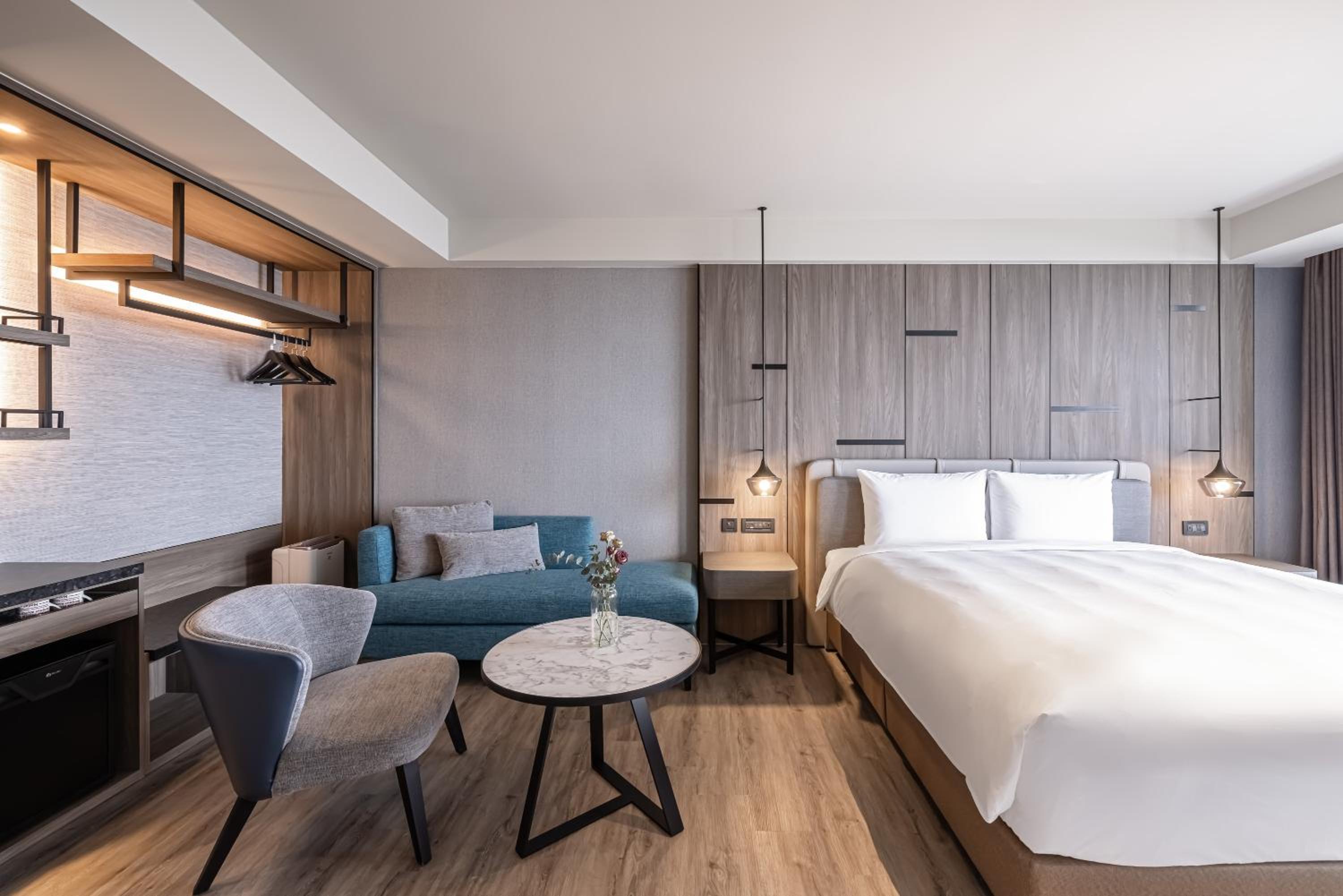 Building Tranquil - Staycation Offer - Executive Deluxe King Room with Ocean View include Tipsy Hour - Photo 2