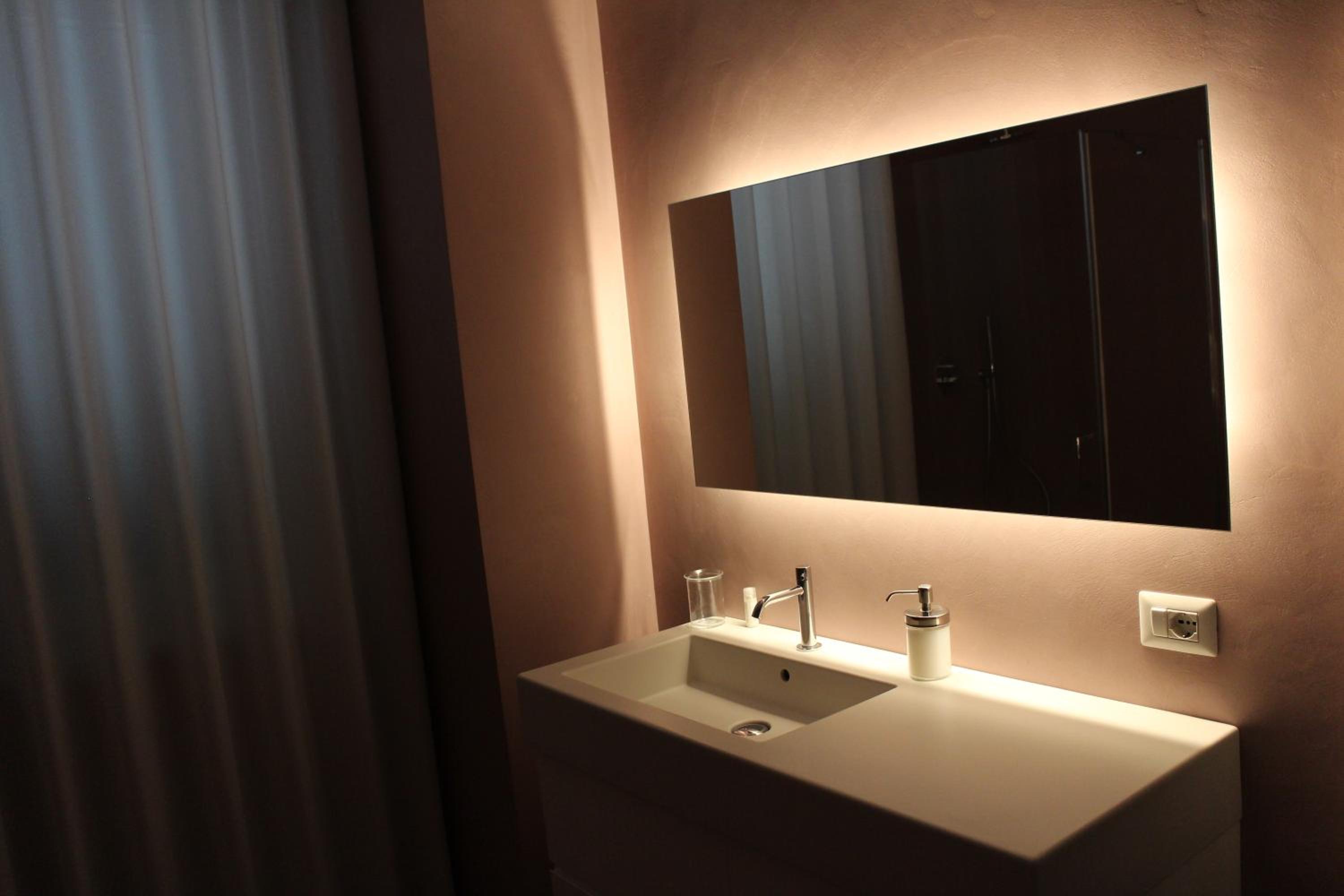 Twin Room with Private External Bathroom - Photo 6