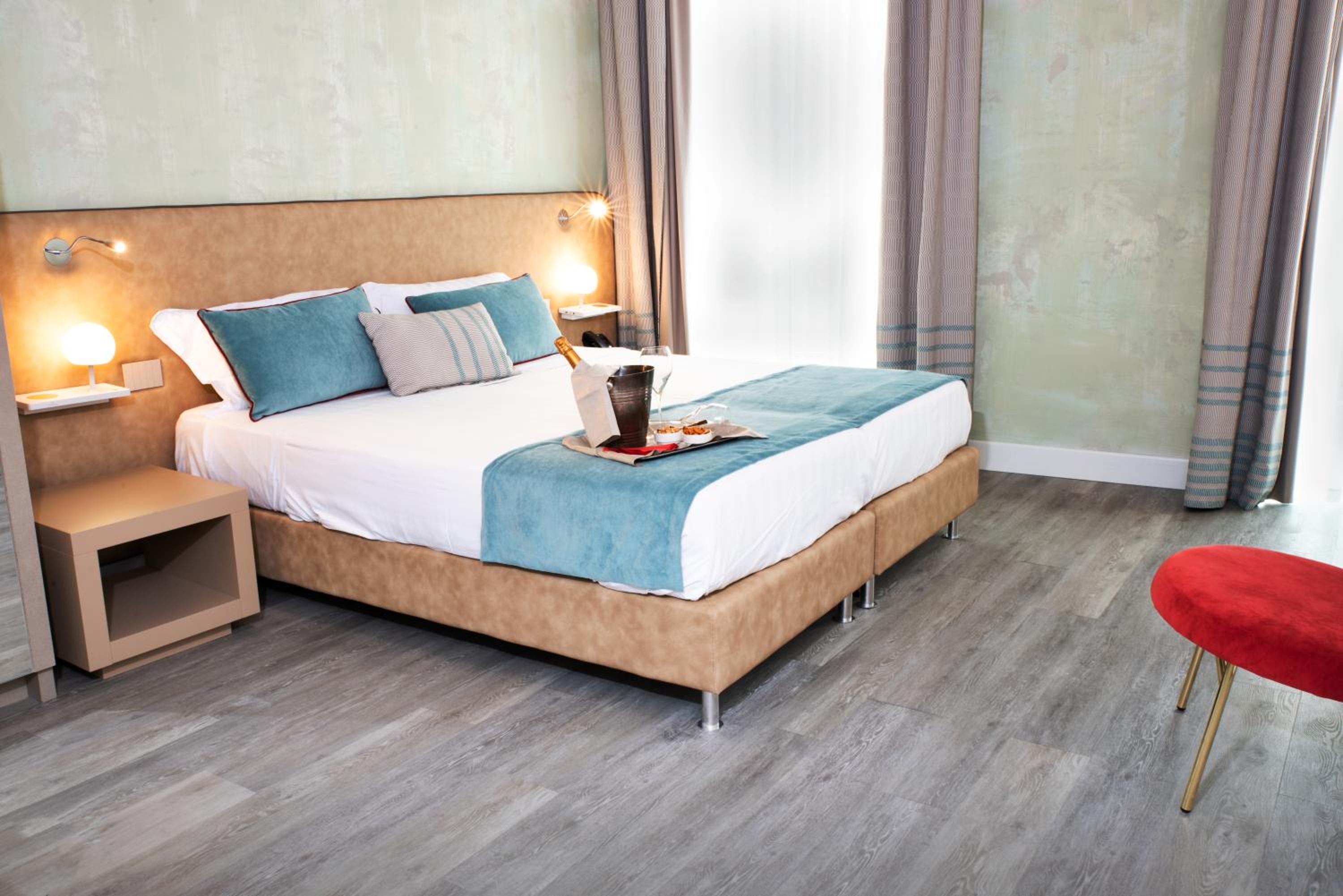 Deluxe Room - Photo 1