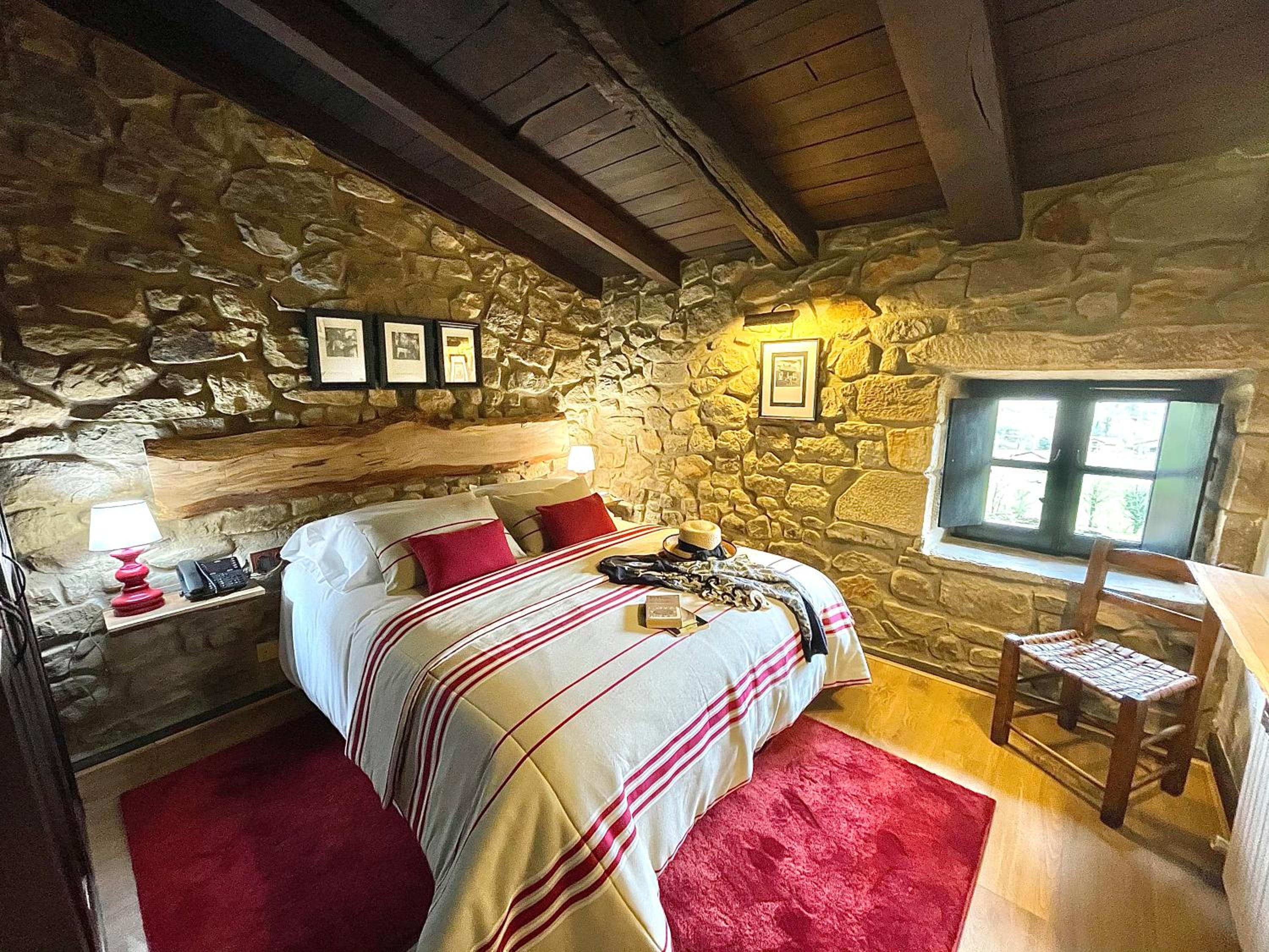 Double or Twin Room with Mountain View - Photo 3