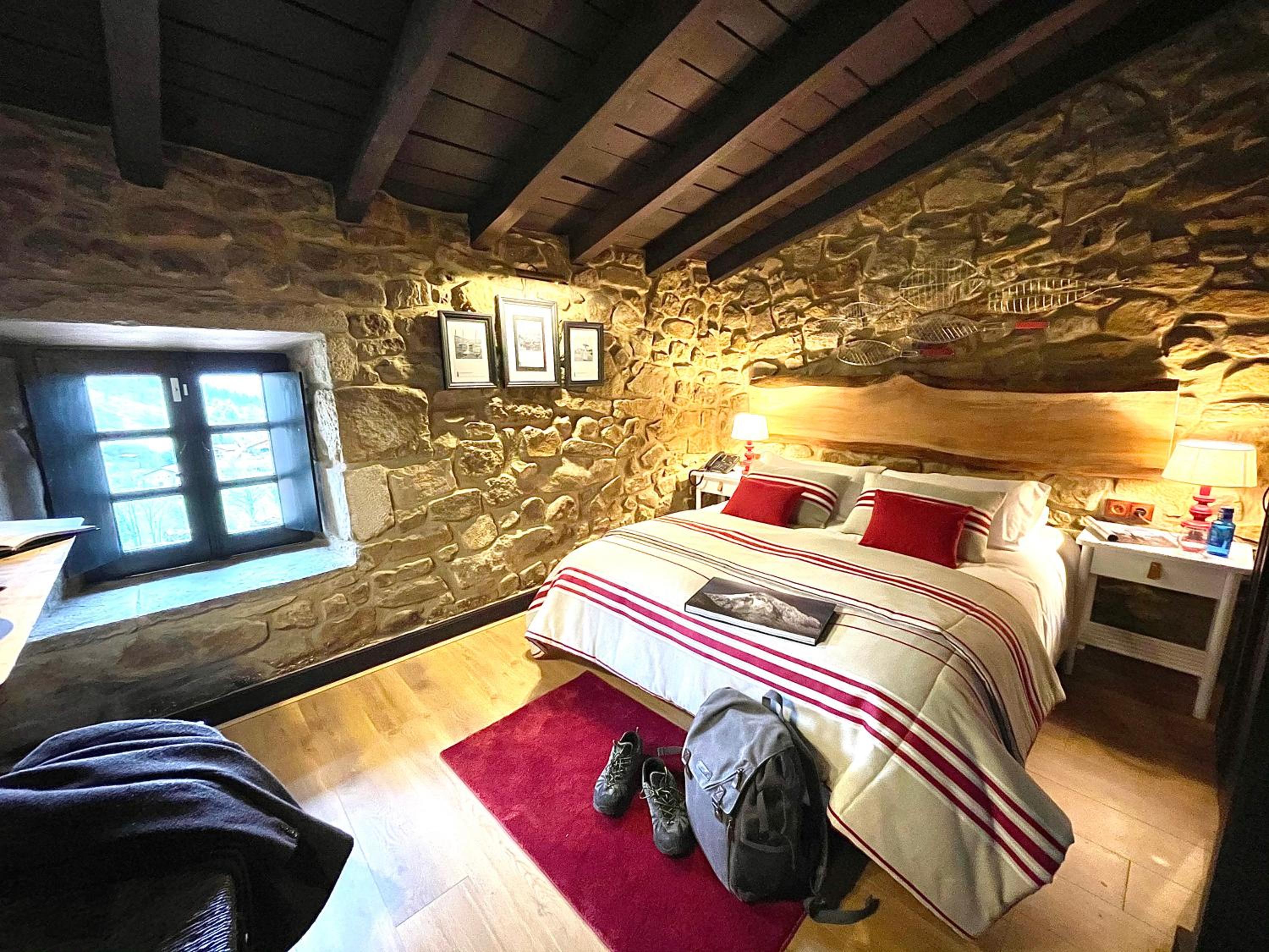 Double or Twin Room with Mountain View - Photo 1