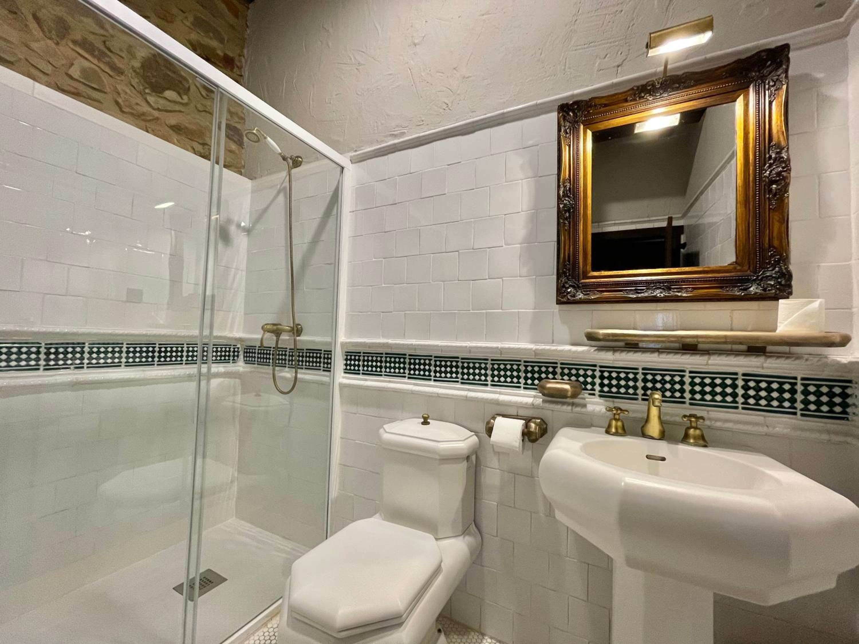 Double or Twin Room with Mountain View - Photo 4