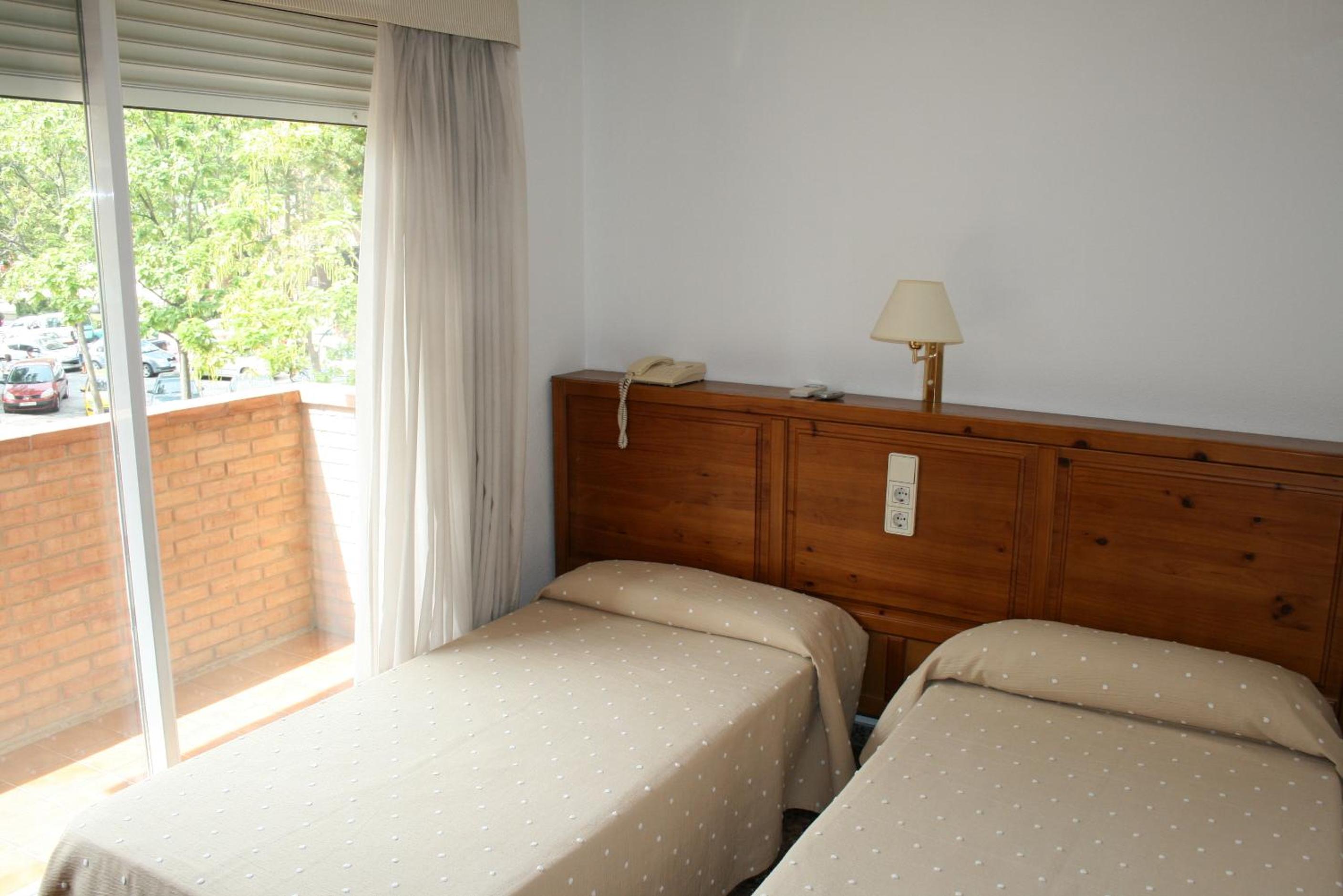 Double or Twin Room - Photo 9
