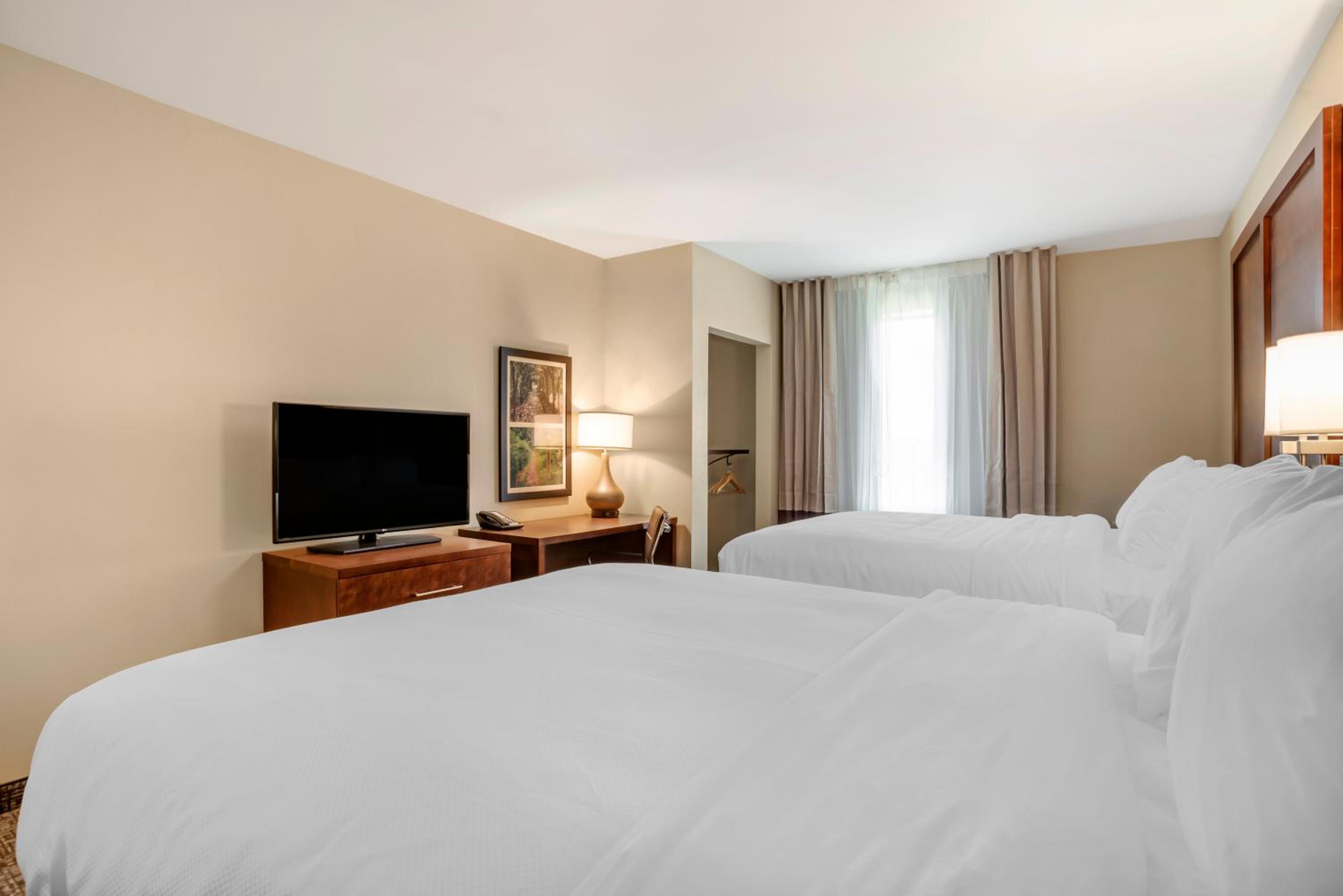 Standard Queen Room with Two Queen Beds - Non-Smoking - Photo 1
