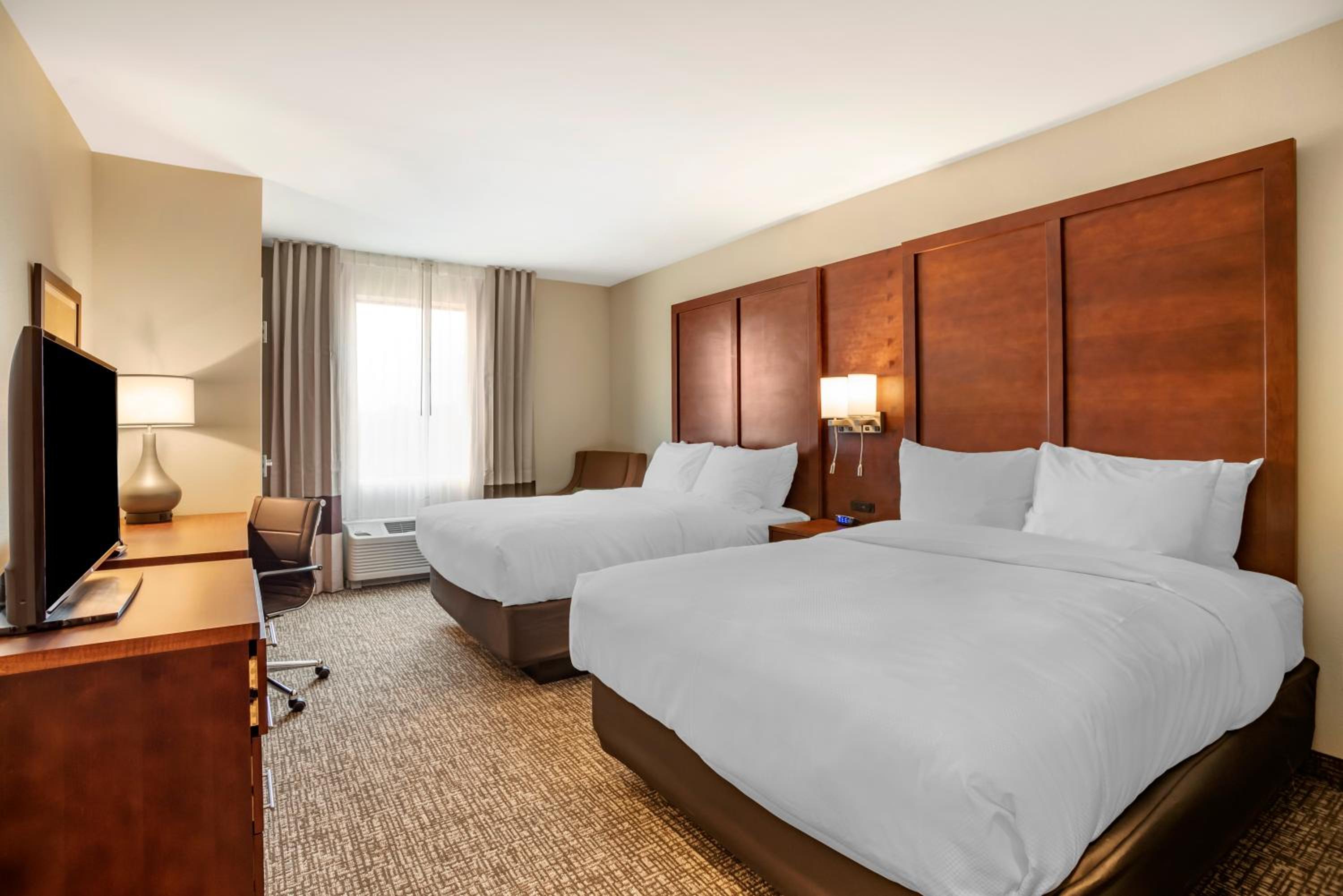 Queen Room with Two Queen Beds - Accessible/Non-Smoking  - Photo 4