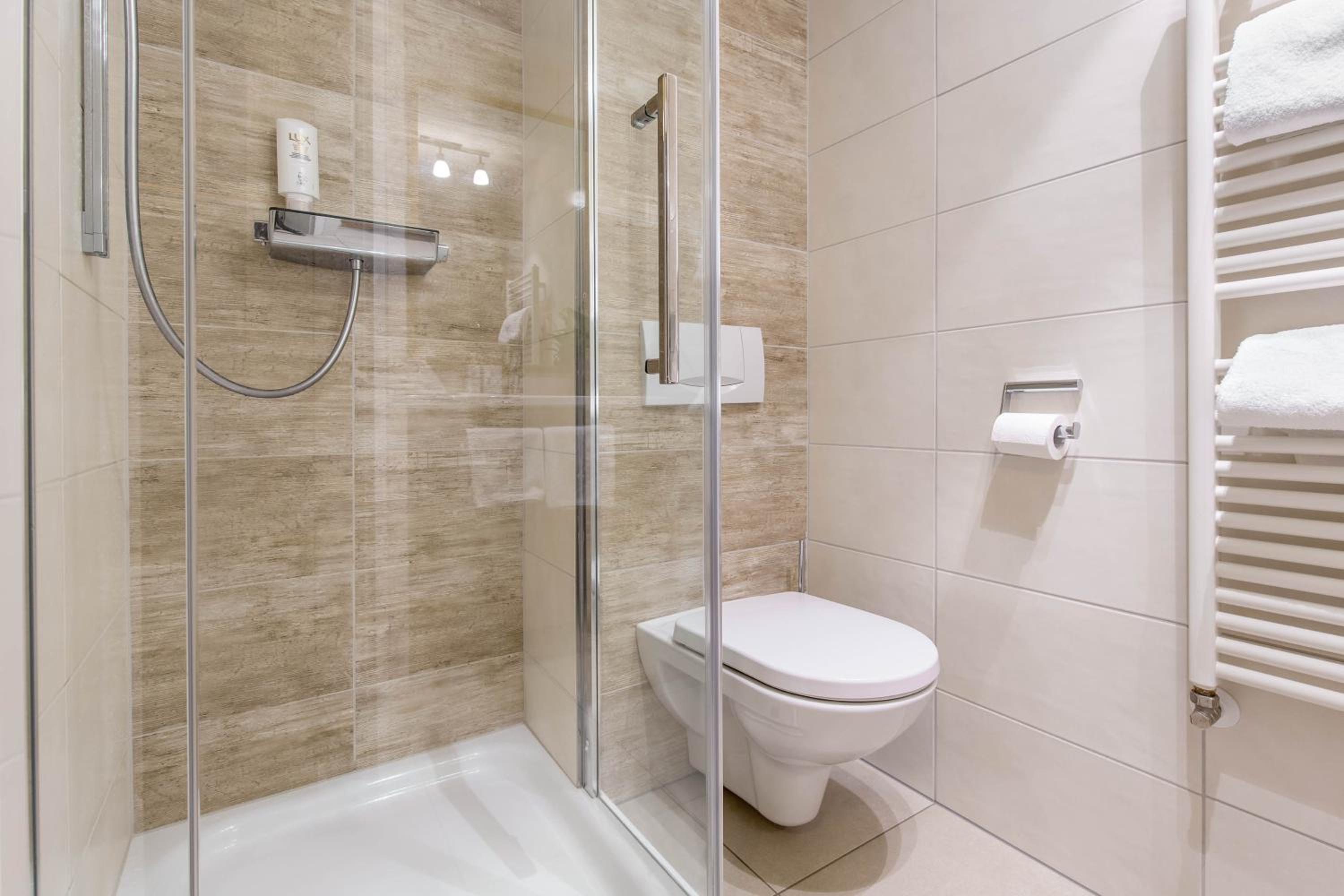 Double Room with Balcony - Photo 4